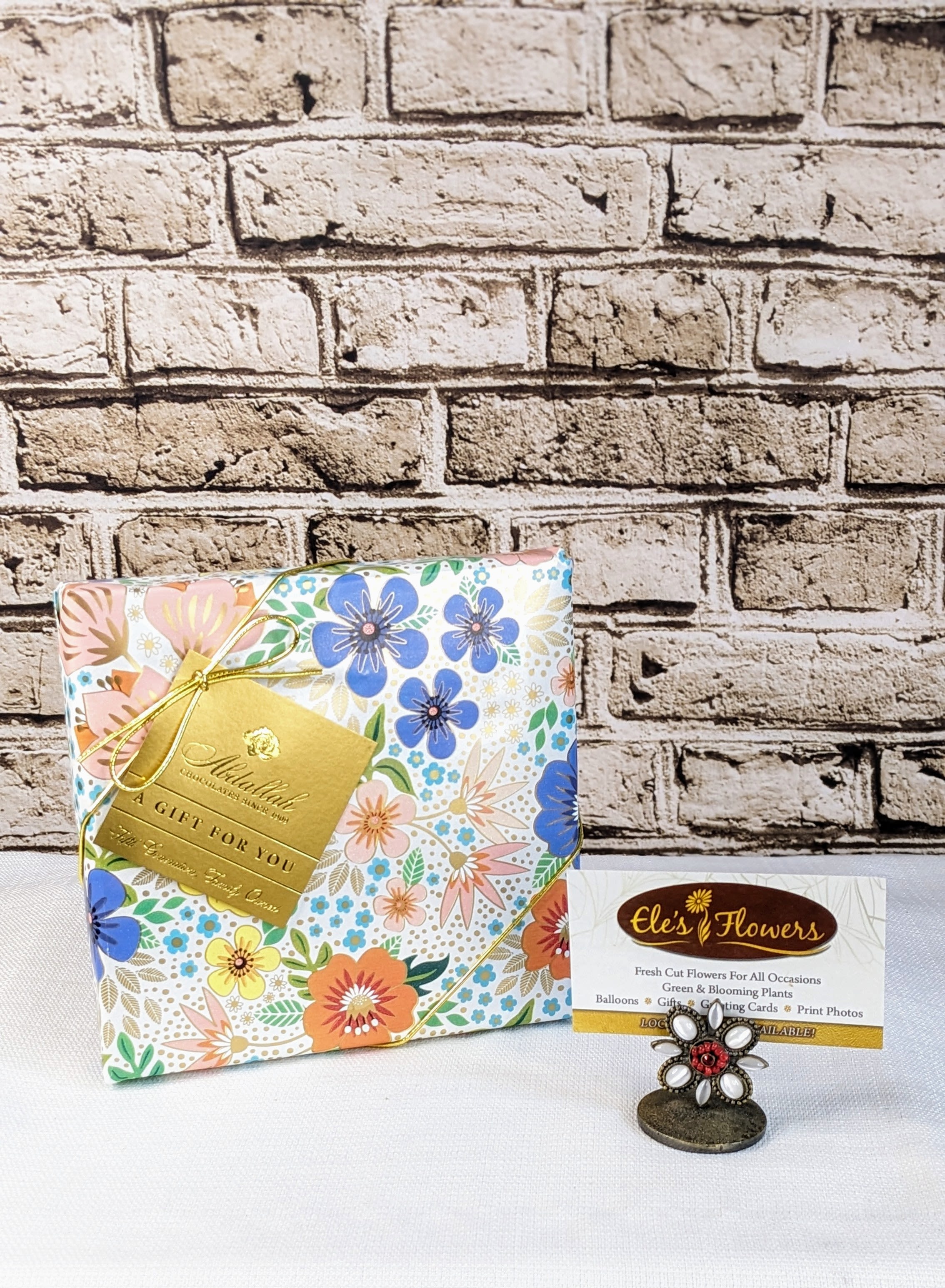 Select Assortment Milk & Dark Chocolate - 6.25 oz Select Assortment Milk & Dark Chocolate - 6.25 oz - This beautifully gift-wrapped box makes the perfect thank you, congratulations, or special-occasion gift. Make someone’s day with assorted milk and dark chocolate confections. 6.25oz