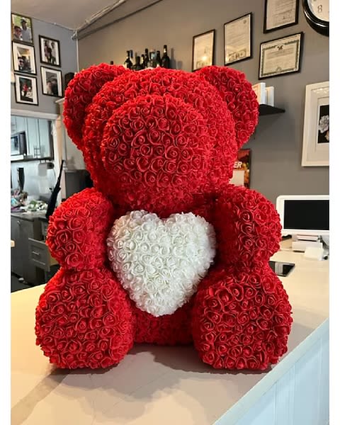 Extra large rose bear - Extra large rose bear   special note (this is not a real rose bear Faux flowers made)