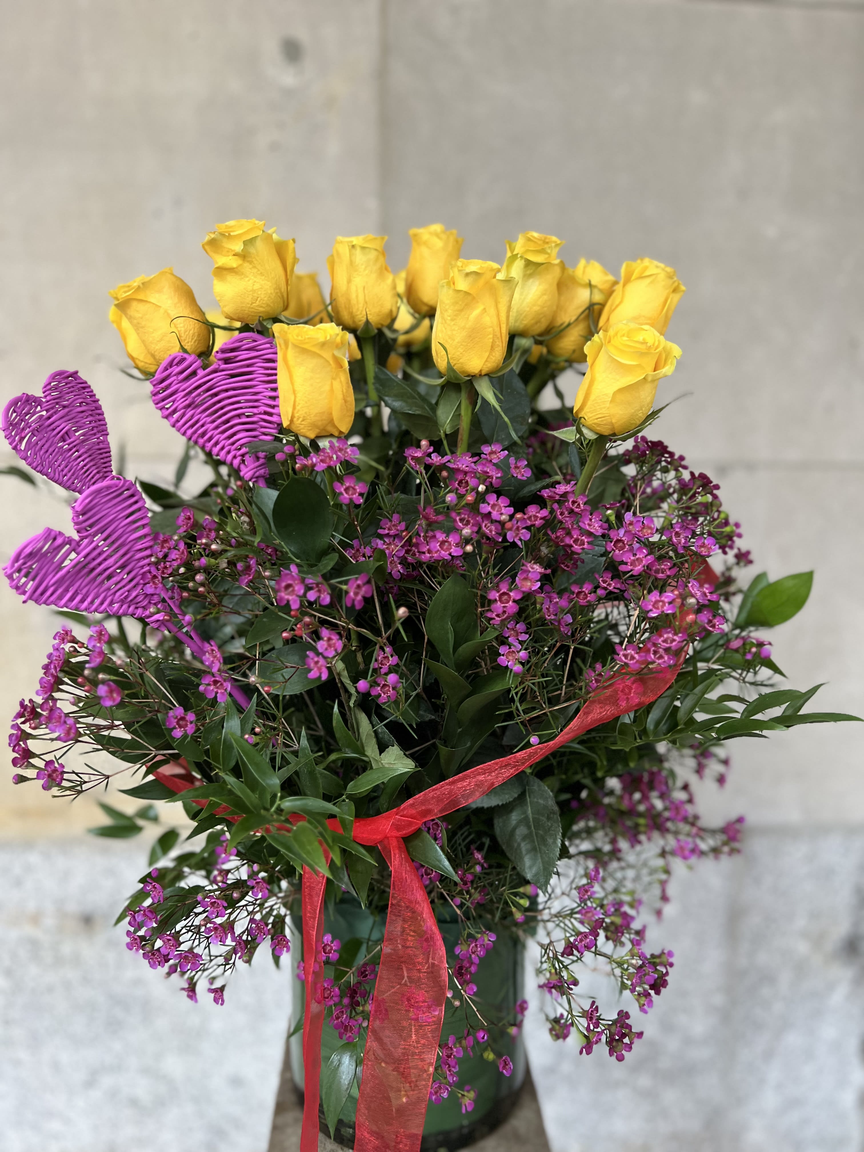 SWEETHEART 5  / YELLOW ROSES - We are pleased to highlight our exquisite collection of long-stemmed roses, expertly arranged by Flowers by Philip. These classic arrangements, accented with seasonal foliage, are available in three stunning options:  * **Standard Version:** Dozen long-stemmed roses  * **Deluxe Version:** Dozen and a half long-stemmed roses  * **Premium Version:** Two dozen long-stemmed roses   For a truly unforgettable gift, choose the timeless elegance of long-stemmed roses by Flowers by Philip.