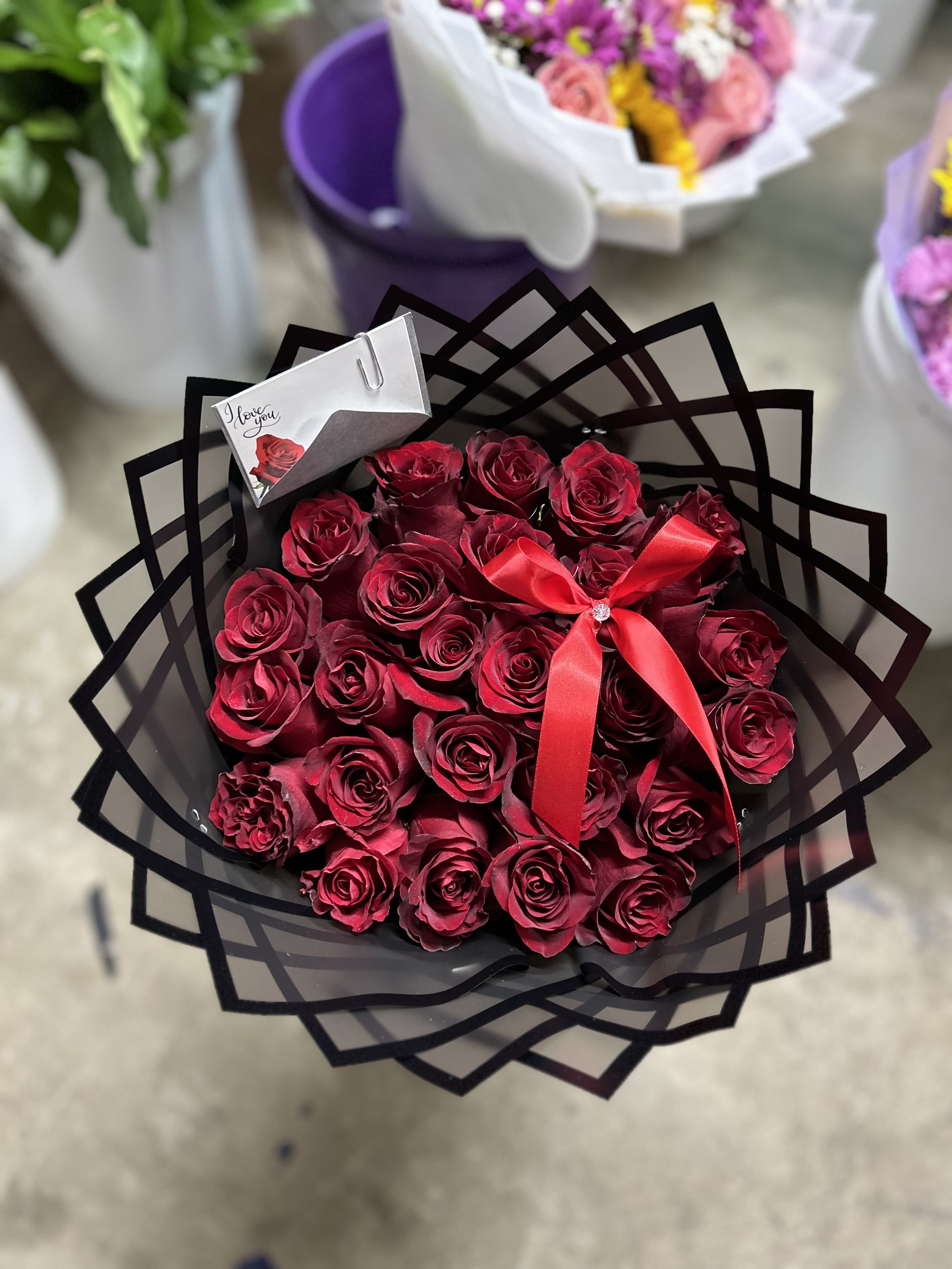 25 Red Roses 25 Red Roses - 25 red roses with black paper