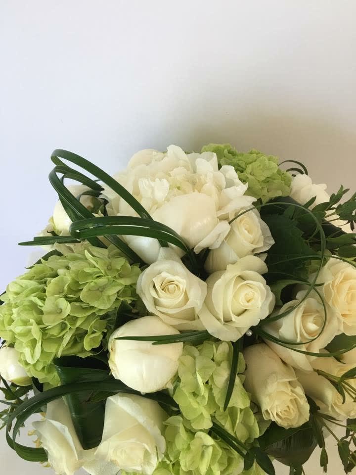 White summer  - White roses in summer, what an Amaizing gift for any occasion desired 