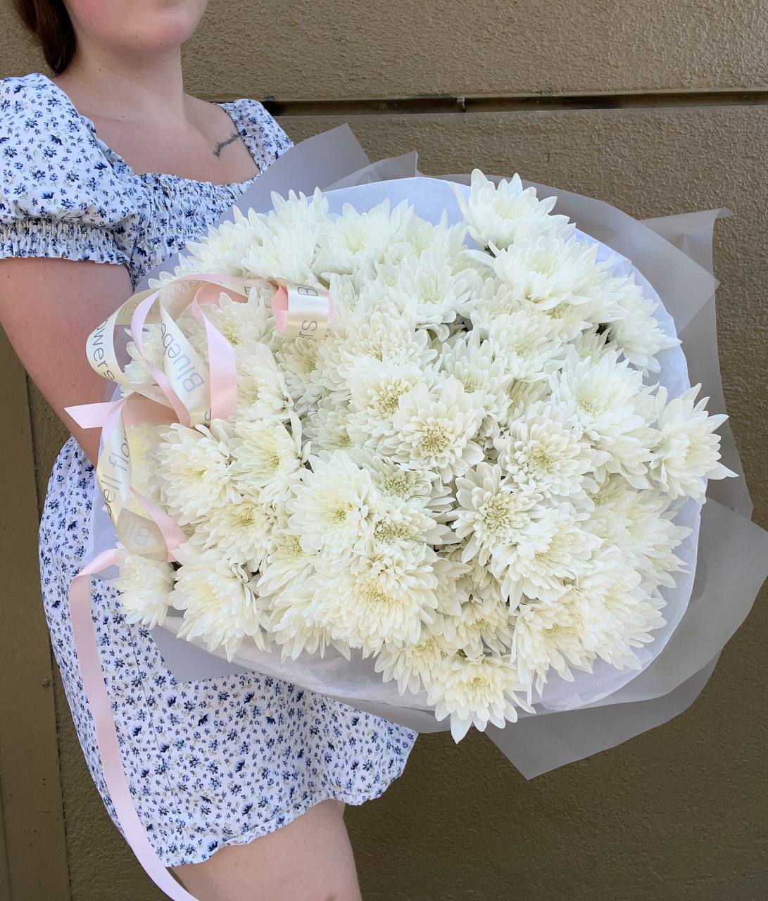 Chrysanthemum Grace Chrysanthemum Grace - A bouquet of elegant chrysanthemums – a symbol of warmth, sincerity, and lasting friendship. Their lush blooms bring softness and harmony, while fresh greenery adds lightness and volume. This bouquet radiates joy and comfort, staying fresh and beautiful for days. Perfect for: An ideal gift for loved ones, friends, or colleagues when you want to express gratitude, care, or simply brighten someone’s day. Special touch: Chrysanthemums are known for their longevity, making this bouquet a delightful reminder of your thoughtfulness long after it’s received.