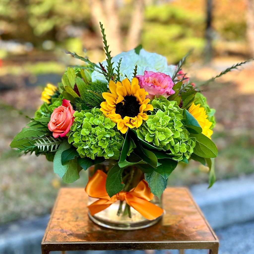 Falling For You Falling For You - Same day, tax free hand delivery. We are a local florist in Wilmington, Delaware that delivers fresh flowers on the same day for delivery near you. Our flower shop services the Wilmington and Newark Delaware areas. We are a flower shop near you that is tax free and provides hand delivered flowers. We offer sympathy flowers and are a full service florist that offers online flowers and fresh flower arrangements. You can send flowers from our flower shop to Wilmington, New Castle, Newark, Hockessin, Chadds Ford, Kennett Square and other local cities near us.