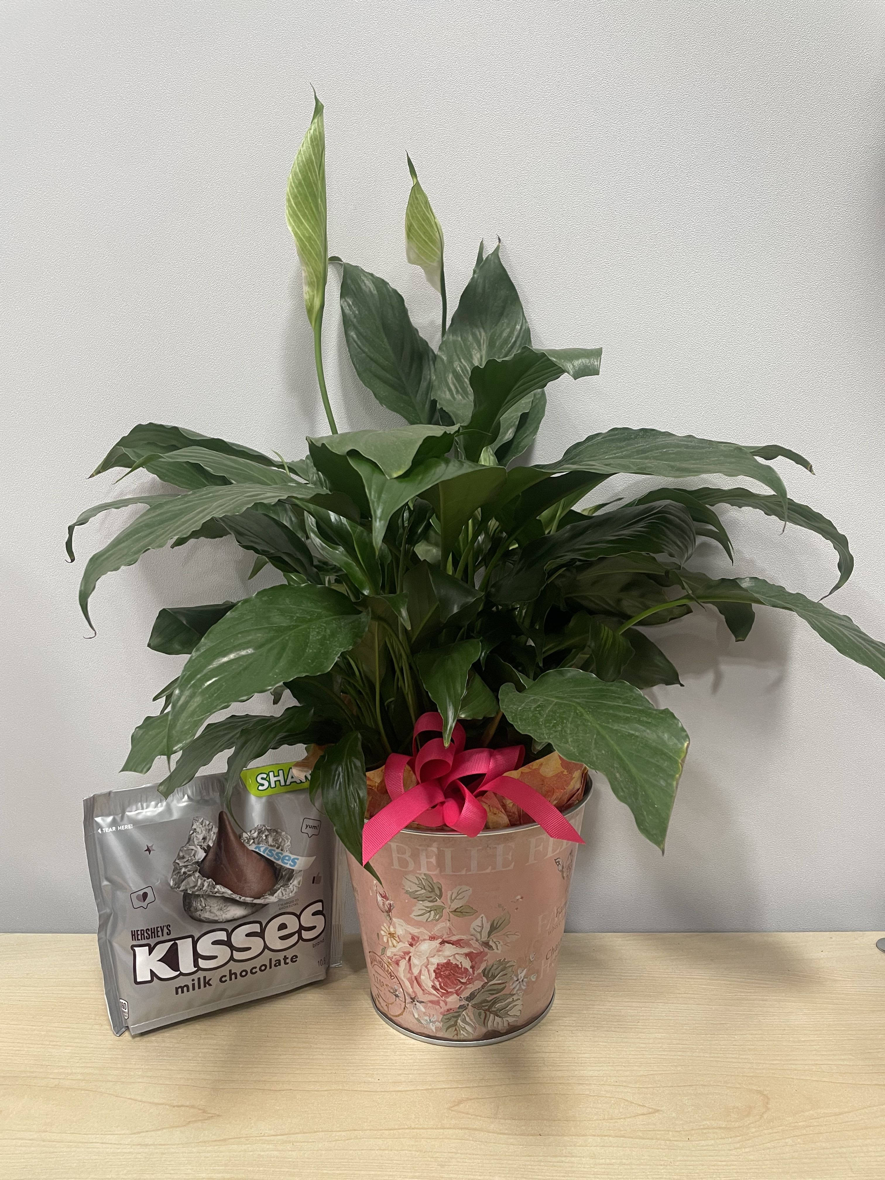 Belle Fleur Planter &amp; Kisses - As shown 