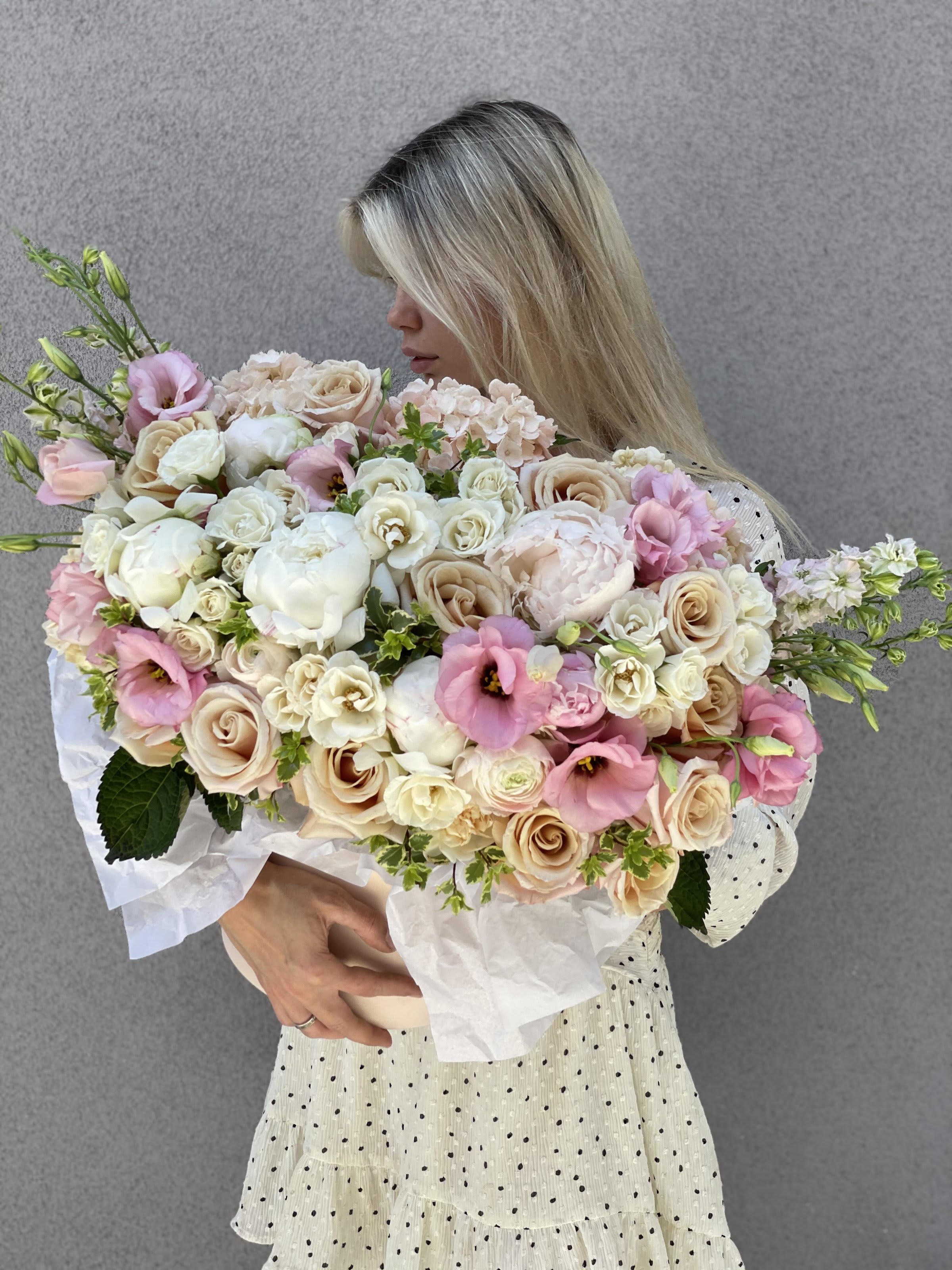 Box N.5 Chanel - Gentle and airy box with adorable peonies, delicate roses and lisianthus