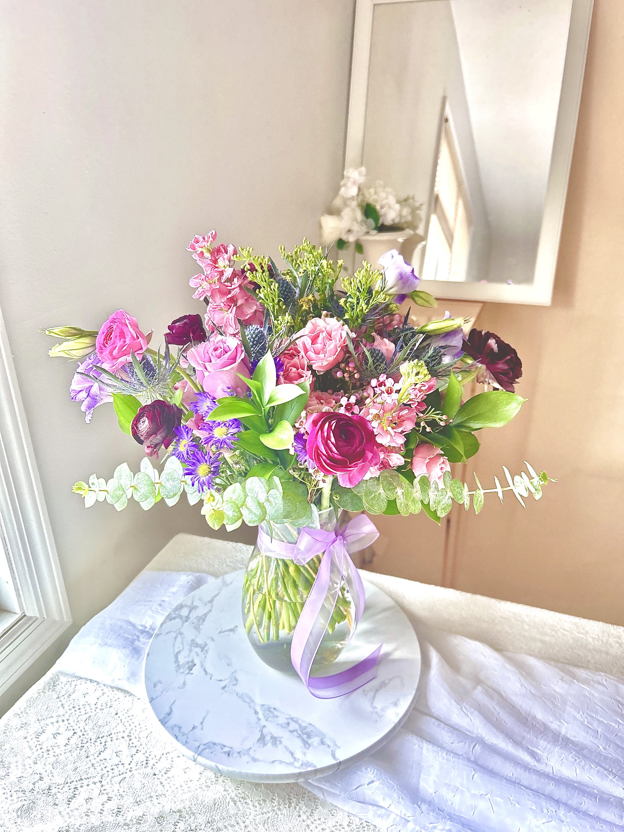 Bouquet in a vase  - * the bouquet does not come with wrapping paper  * vase is included   Please keep in kind that no arrangement can be made identical to the photos shown (as some flowers are seasonal). Therefore, we will substitute them accordingly with in-season flowers instead. We will do our absolute best to arrange the flowers as similar as possible with the photos shown!   For Bouquets, we DO NOT include vases unless you add one.  For Vased Flowers, we include vases.   Right now, you can expect summer blooms sourced from local farms.   We use small ordinary 4in by 3in cards. If you want to send flowers with a special messaging card, please choose one from add-ons!  Delivery: our standard delivery time window is between 3:00pm and 5:00pm.   If you have any questions regarding the order, please feel free to contact us!   Email: agapeflower.studio25@gmail.com