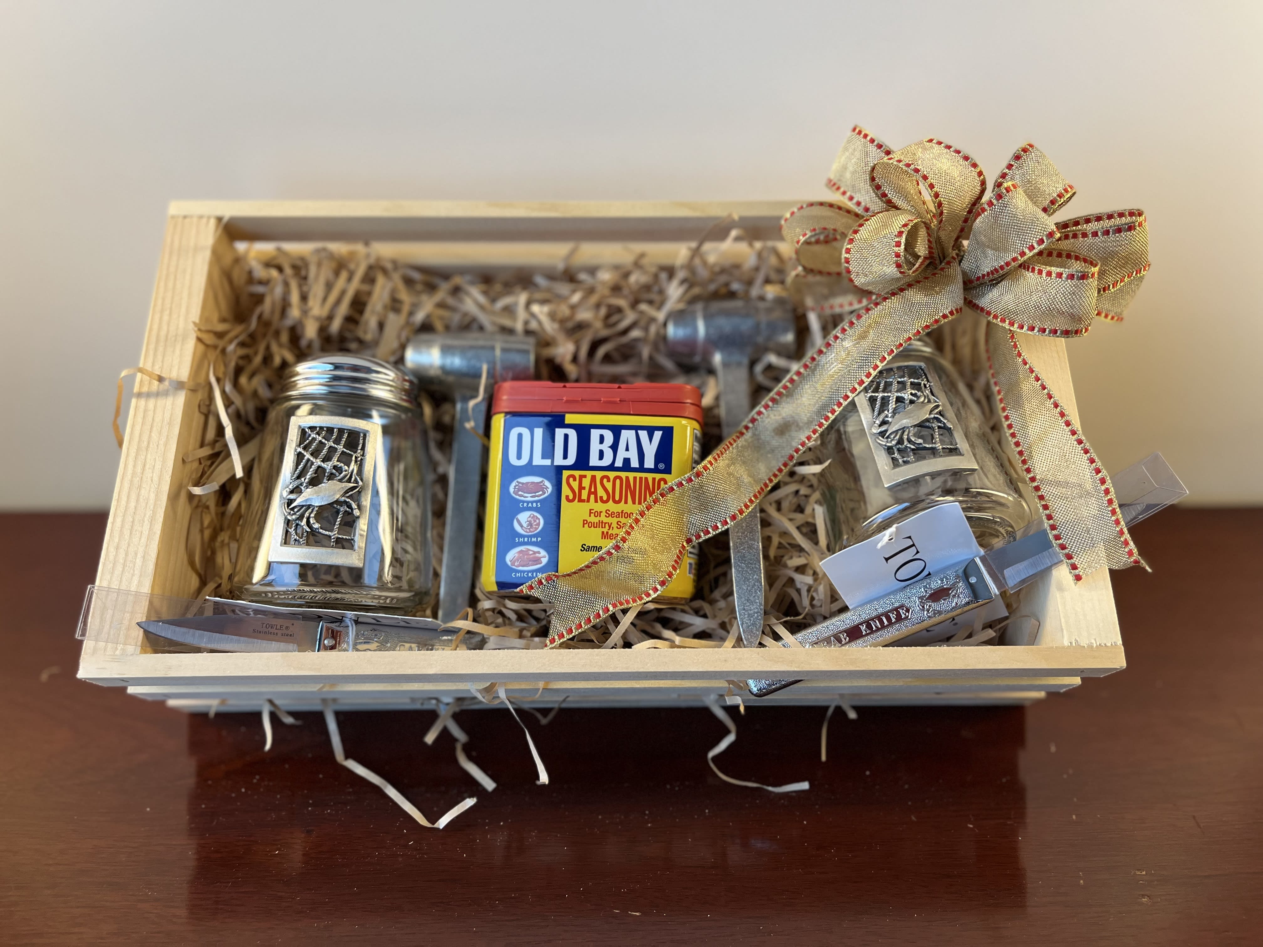 Savington & Hill's Famous Crab Feast Crate Savington & Hill's Famous Crab Feast Crate - Let us provide all the accoutrements, including Salisbury Pewter Shakers and famed Carvel Hall crab knives. All you need to bring are the crabs! A true 'Eastern Shore' gift crate, perfect to send a little bit of Delmarva to someone!