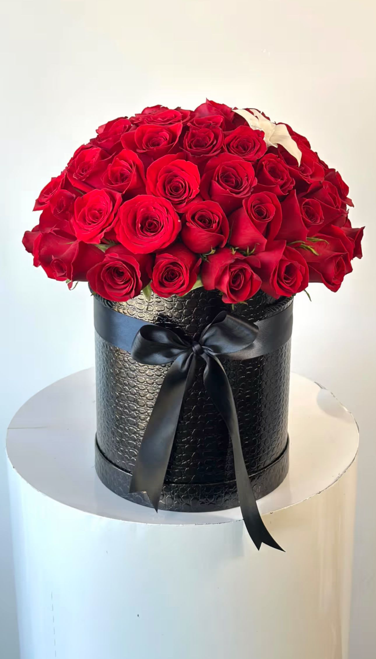Luxury Rose Box - Luxury Red Rose Box Make a statement of timeless elegance with our Luxury Red Rose Box. This stunning arrangement features dozens of premium long-stemmed red roses, carefully hand-selected and artfully arranged in a sleek black designer box, finished with a satin ribbon.  Perfect for anniversaries, birthdays, romantic surprises, or simply to say I love you in the most sophisticated way. Each rose is chosen for its freshness, vibrant color, and velvety texture, creating a breathtaking display that leaves a lasting impression.   Premium fresh red roses  Elegant black hatbox with satin bow  Handcrafted with care for a luxury presentation  A gift that speaks the language of love 