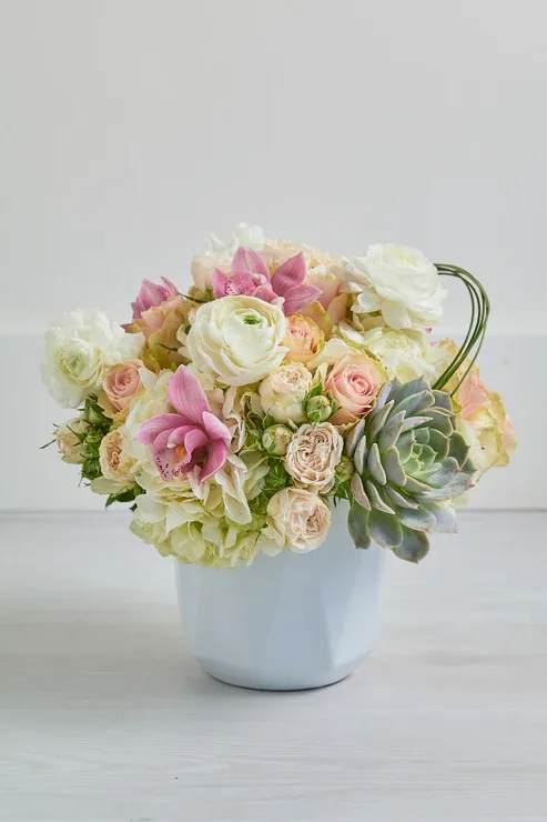 Eternal Elegance - Eternal Elegance is a beautiful bouquet of classic, fresh-cut flowers, expertly arranged for maximum aesthetic impact. Featuring an eye-catching mix of lush greenery and vibrant blooms, this bouquet is sure to make a lasting impression.