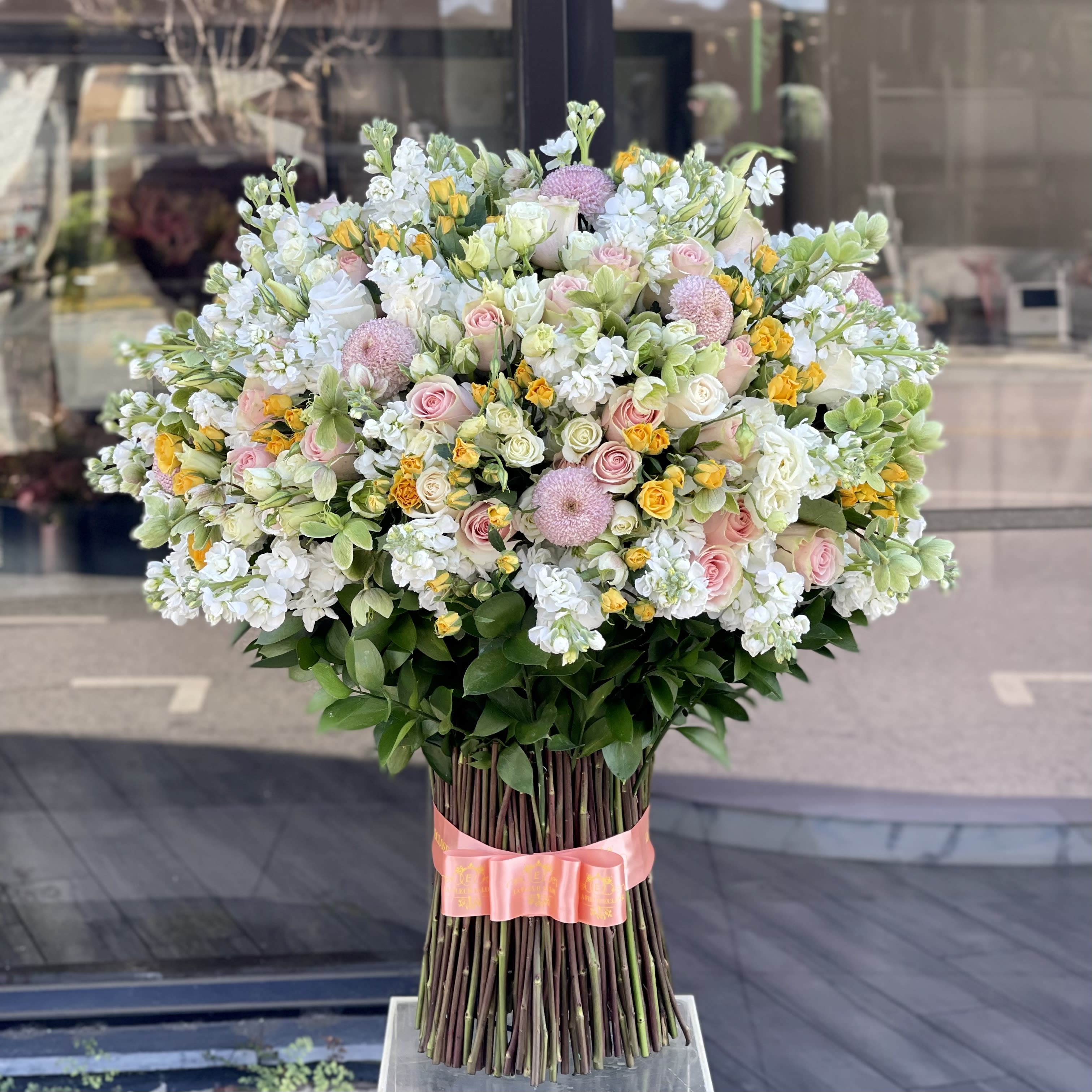 Maya Bouquet - This beautiful bouquet does not require a vase