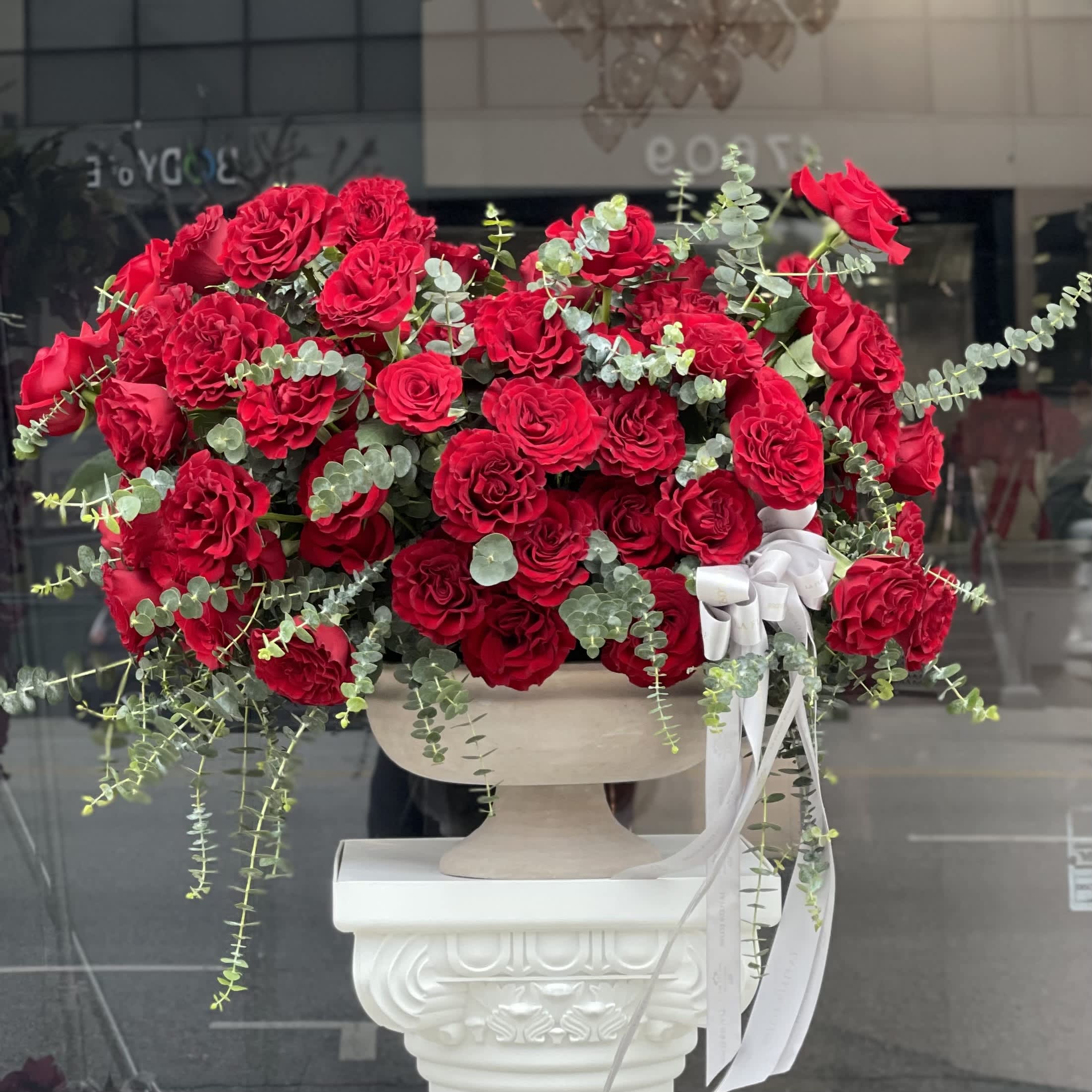 Endless love for you - Whether placed in your living room, adorning your dining table, or gracing a special event. Let the vibrant 100 red blooms and the natural color vase create a captivating focal point, elevating your space with its timeless beauty and bold presence. 