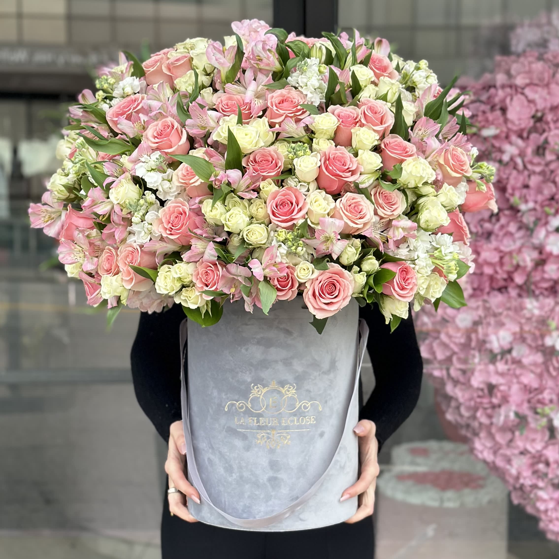 Pink Delight - Fresh roses in a mix with garden roses and greens in a signature box. 