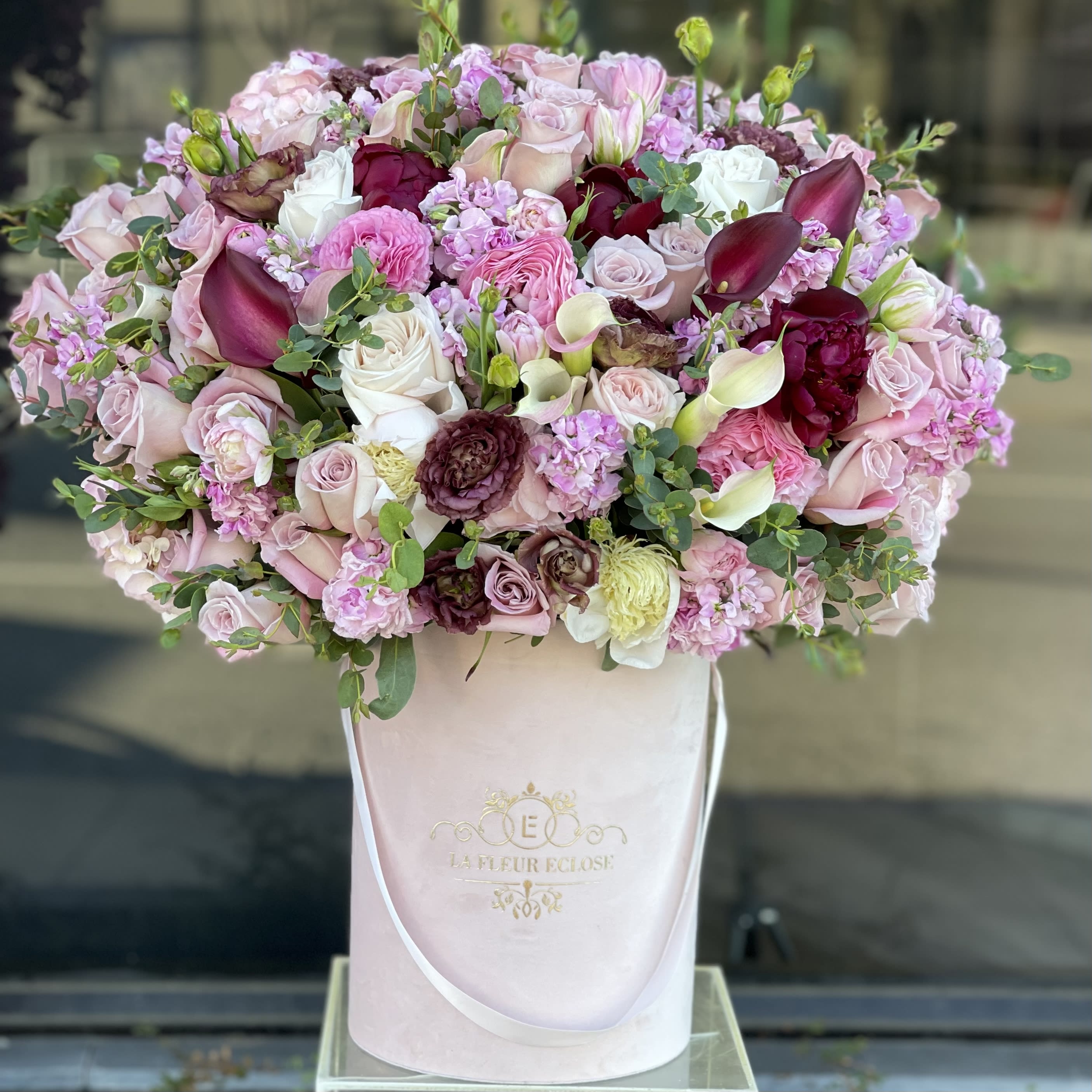 Mix of treasure  - Huge Mix of premium flowers in our velvet signature box