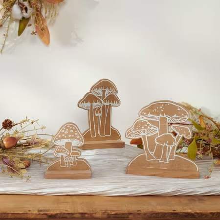 Primitives by Kathy Stand Up Mushroom - Wooden decor set suitable for enhancing any Fall looks.