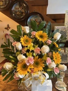 Raye of Sunflowers Raye of Sunflowers - Sun Flowers Rose's and Carnations