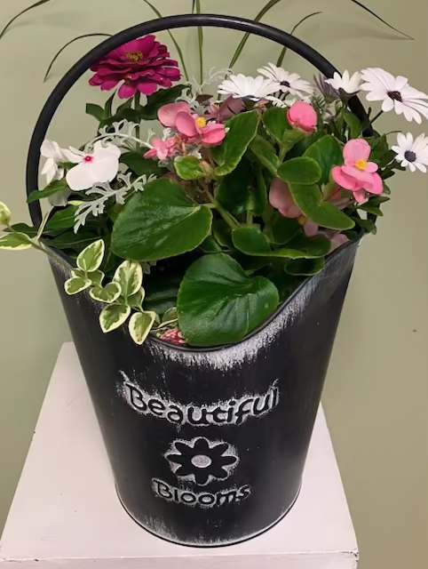 Beautiful Blooms Planter GC-S009 - A perfect gift for any mom, this planter of assorted sun to part shade plants will have beautiful blooms all season long!