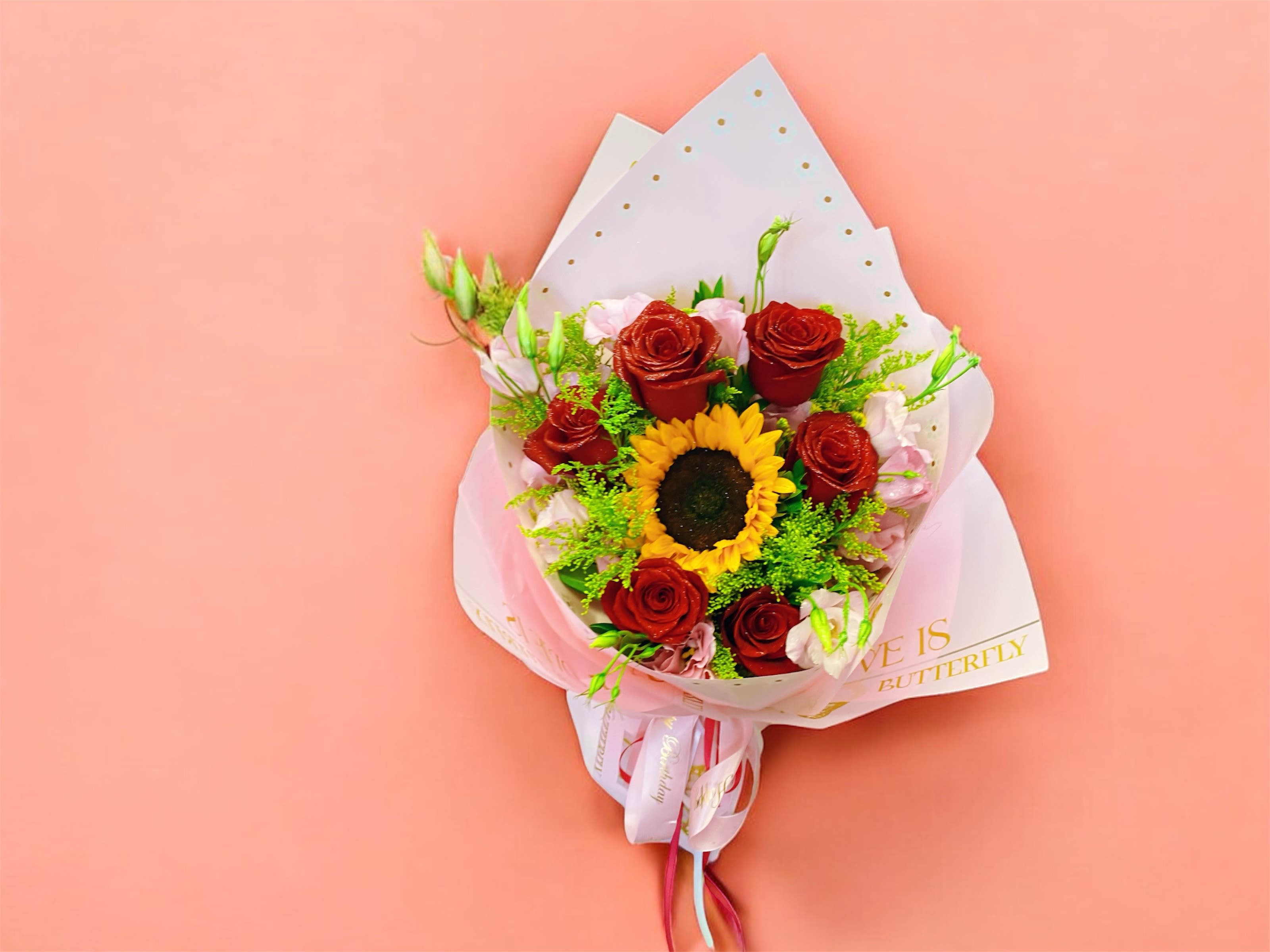 One Sunflower with roses bouquet One Sunflower with roses bouquet - One Sunflower with roses bouquet