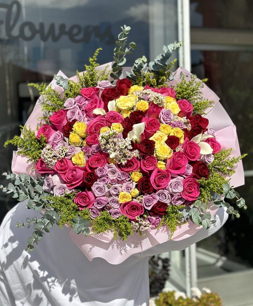 Garden love - Brighten any space with our Elegant Flower Bouquet! Bursting with vibrant blooms, this stunning arrangement features seasonal favorites paired with lush greenery for a breathtaking display.  Perfect for any occasion, it makes an ideal gift or a special treat for yourself. Elevate your decor with this captivating bouquet that brings joy and sophistication to your home or office.  Order yours today and let the beauty of flowers inspire you!