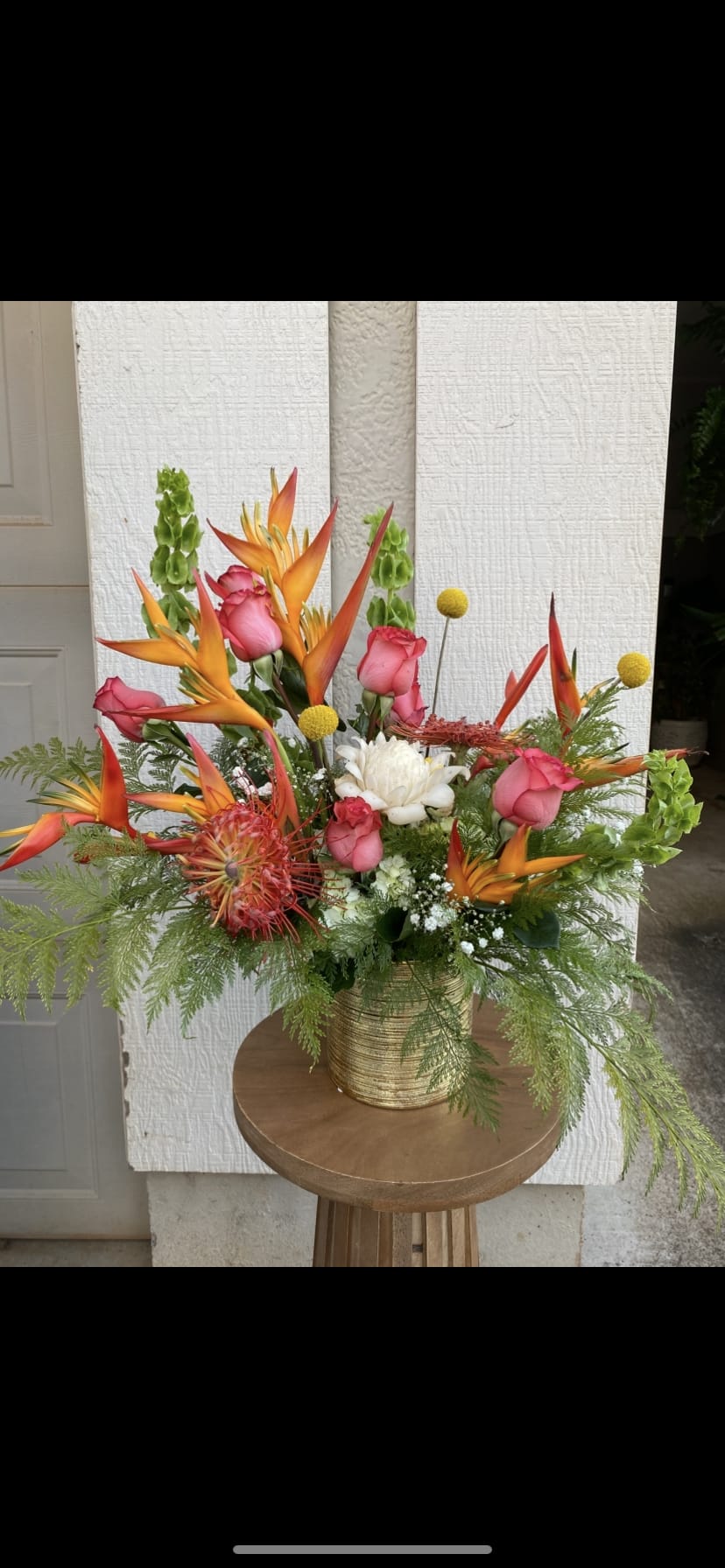 Sunkissed Blooms - This one's giving all the tropical vibes we love in a Hawaiian sunset!