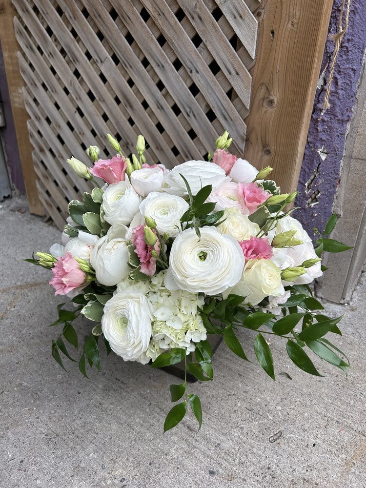 Fall 34 Fall 34 - This White, Pink & Green flower arrangement will enlighten your days up whenever. Ranunculus, Hydrangea, Rose and Lisianthius were used in the picture. It is a LARGE size in that picture. Due to the availability of certain flowers, substitutions might occasionally be necessary to assemble your bouquet.