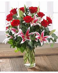 Star gazers and red roses  - on a  vase with roses and star gazers