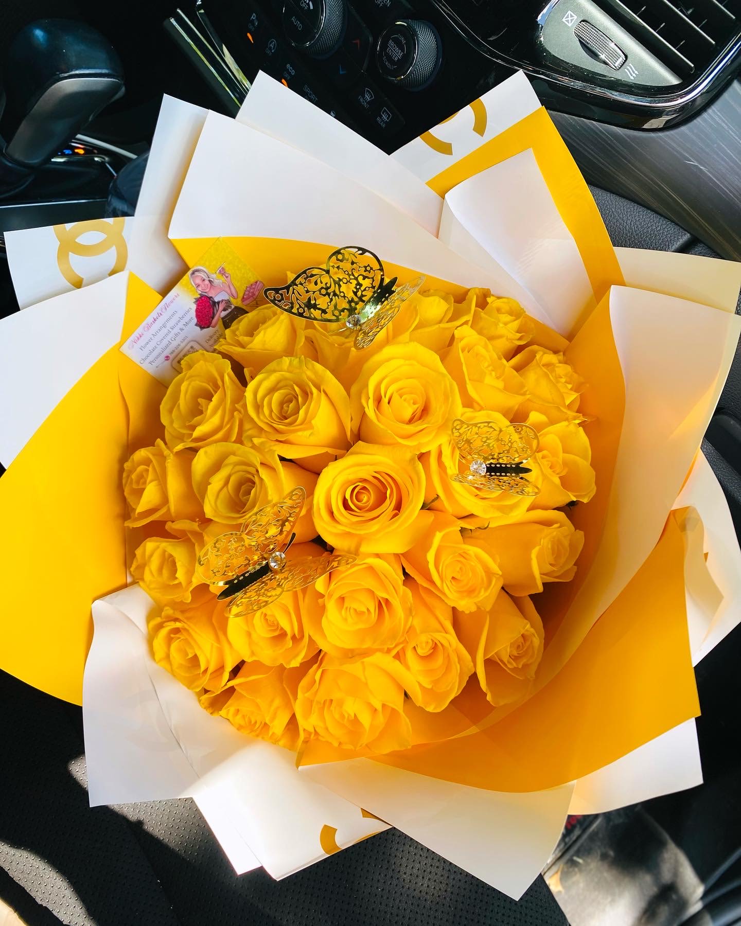 25 Yellow Roses Bouquet - A bouquet with beautiful yellow roses