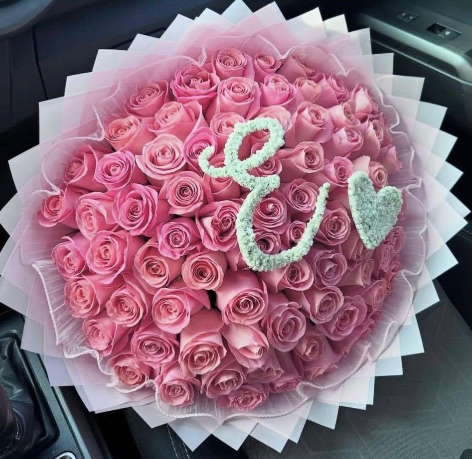 Ramo buchon de rosas rositas y blanco - Ramo buchon elaborado con 75 rosas y gipsofilia, el color puede ser personalizado al gusto. 