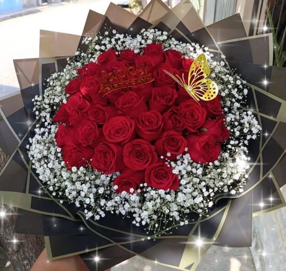 Mini buchon rosas rojas - Mini buchon elaborado con 30 rosas rojas y gipsofilia, este buchon puede ser personalizado al gusto.