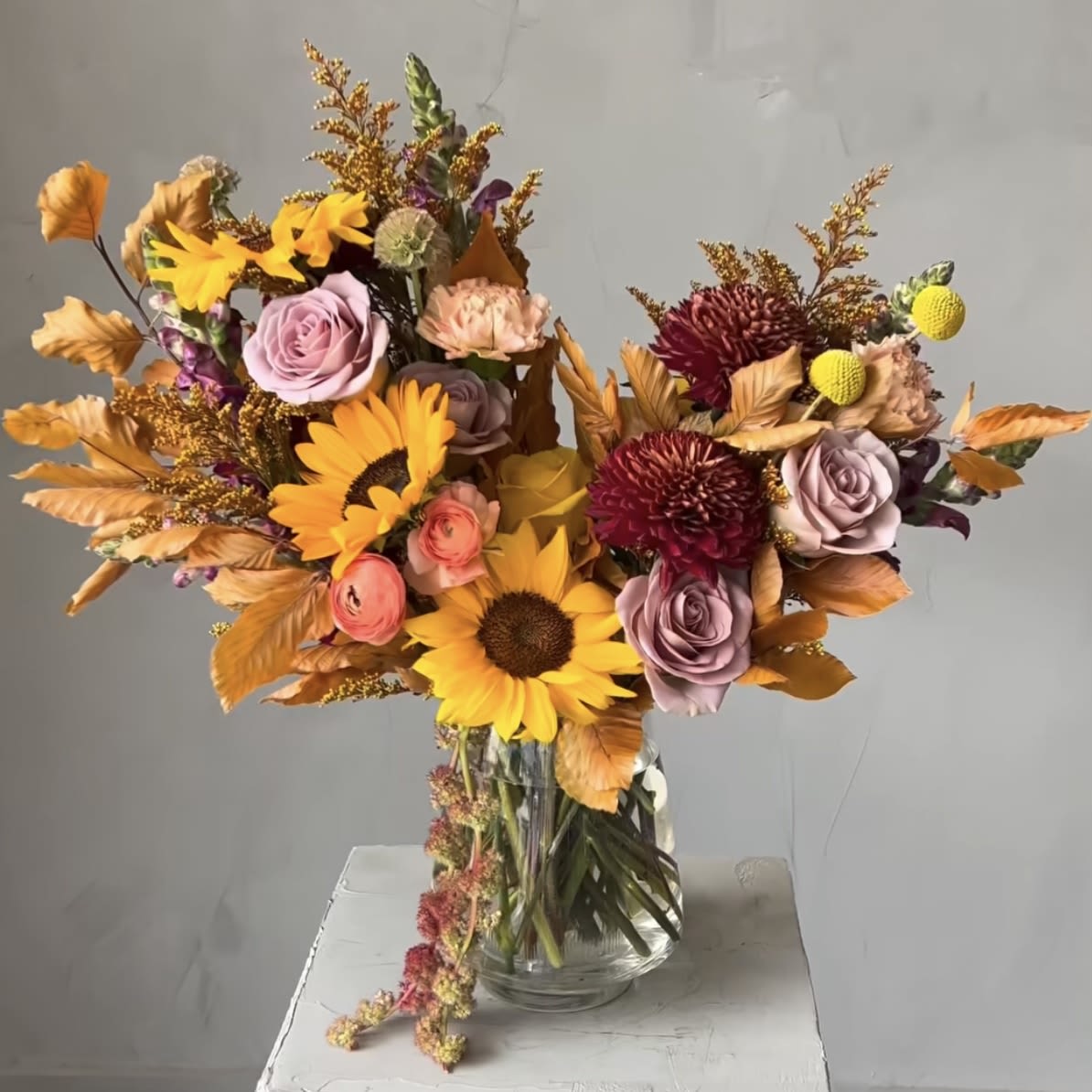 № 600 - THE PHOTO SHOWS THE DELUXE SIZE  - RUSTIC AUTUMN ARRANGEMENT.  The flower arrangement includes a transparent glass cylindric vase.  *** The photo shows the deluxe size ***