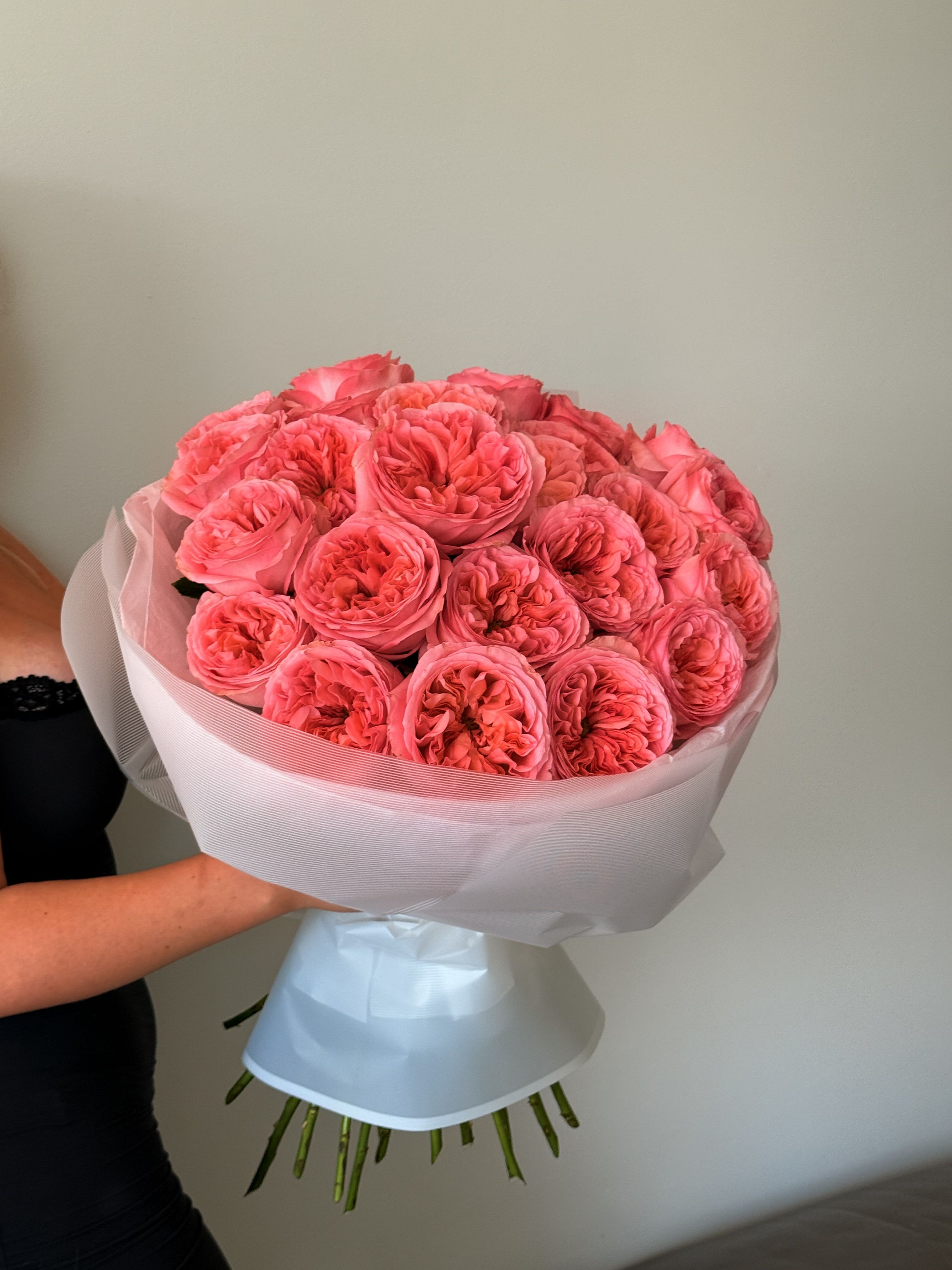 Cloud of Roses - An opulent bouquet of garden roses, radiant in pink elegance and timeless charm.  Type of flower: Pink Expression 25 flowers on the picture.  