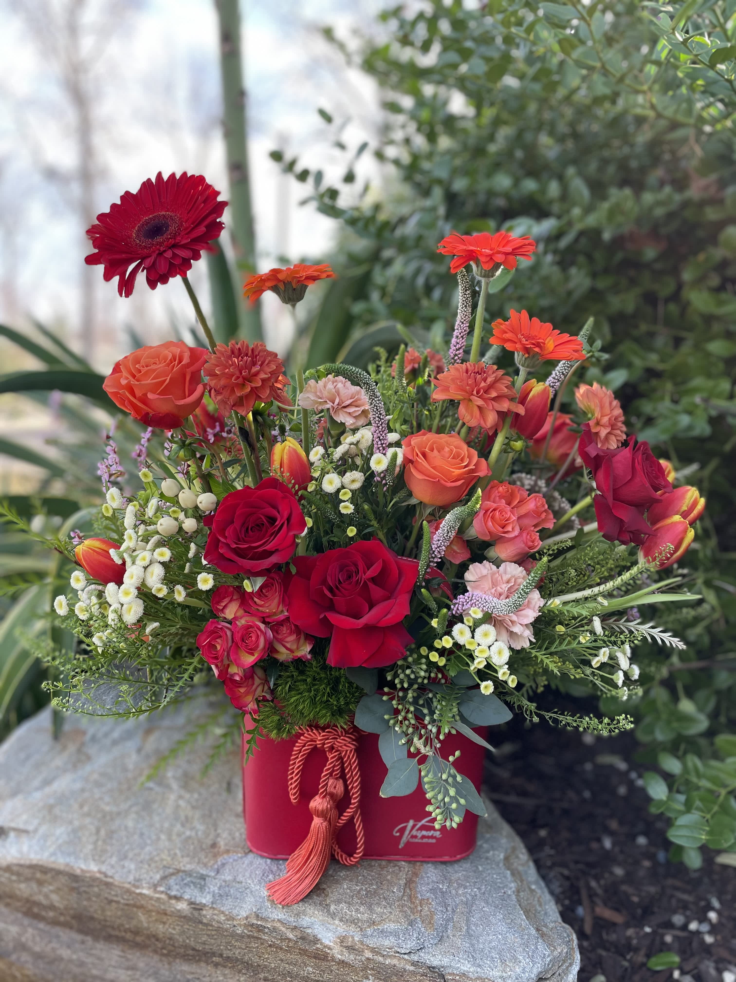 Take a break for self love ! - Freshly made flowers truly have a way of enhancing our self-love and bringing joy to our lives. The beauty of floral compositions can indeed make life more festive and joyful. Just like this image captures the essence of floral arrangements brightening up our days.