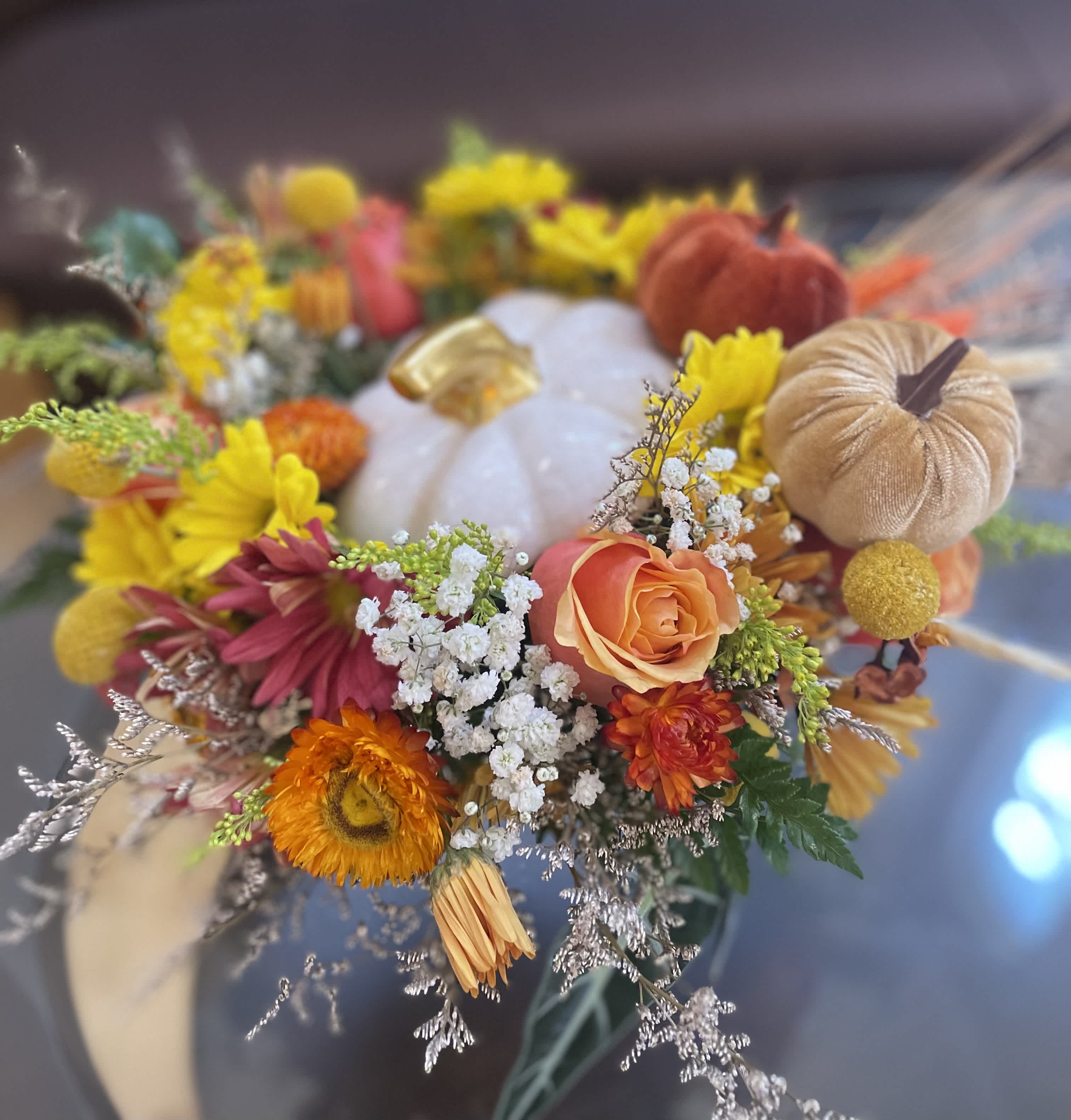  Pumpkin spice centrepiece !  - Embrace Fall and check out our vibrant fall arrangement featuring a unique pumpkin vase! Perfect for home or office decor, it brings the essence of autumn to your space. Treat yourself to this beautiful arrangement and indulge in all things pumpkin spice! Happy Fall!