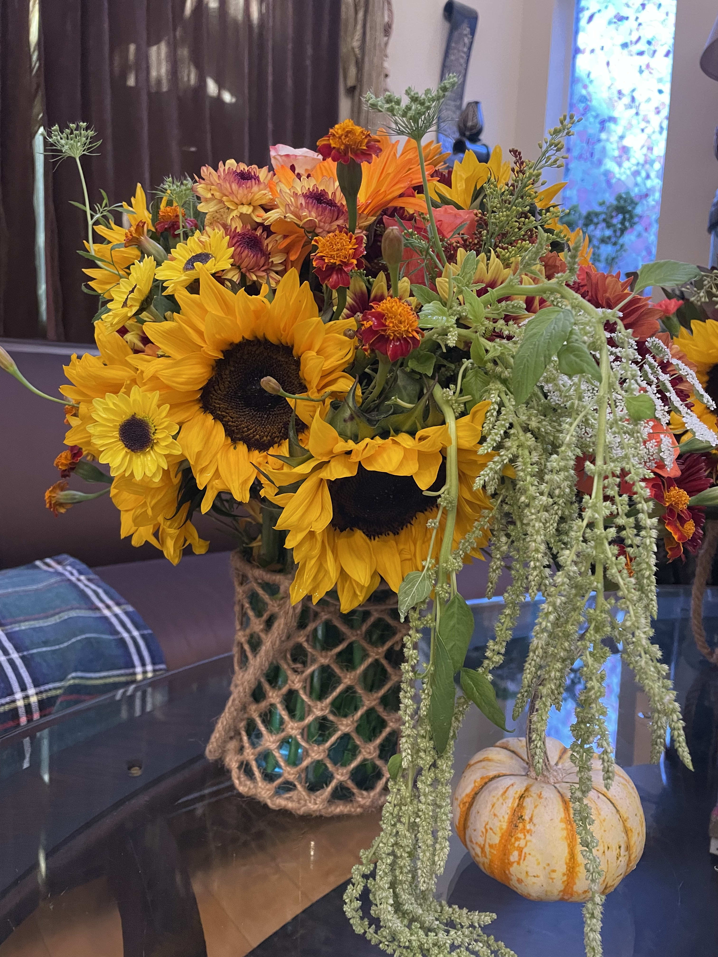 Sunflowers with thank you message  - Vibrant flowers to express gratitude ! 