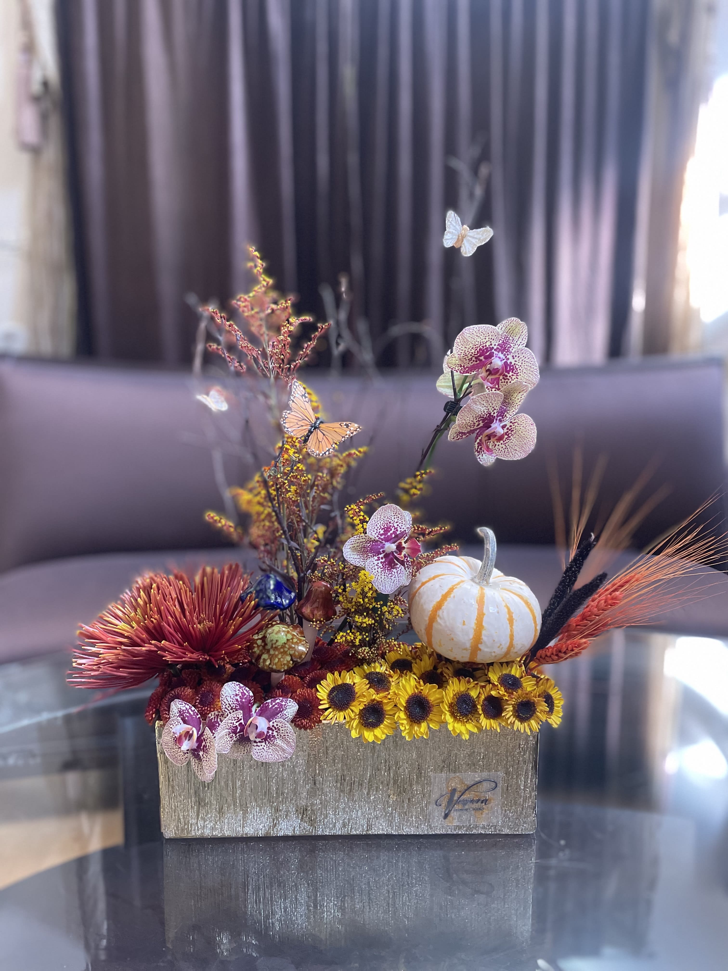Ikebana style, Fall is in the Air  - Sometimes  less is more . Ikebana style , elegant and sophisticated autumn table arrangement.