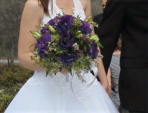 Bridal BQ Bridal BQ - Lisianthus, often favored by floral designers when an elegant flower is needed for an arrangement, it is the epitome of a classy, versatile flower. The ruffled petals and elegant buds come in many colors. The delicate-looking blooms are known for there long life.