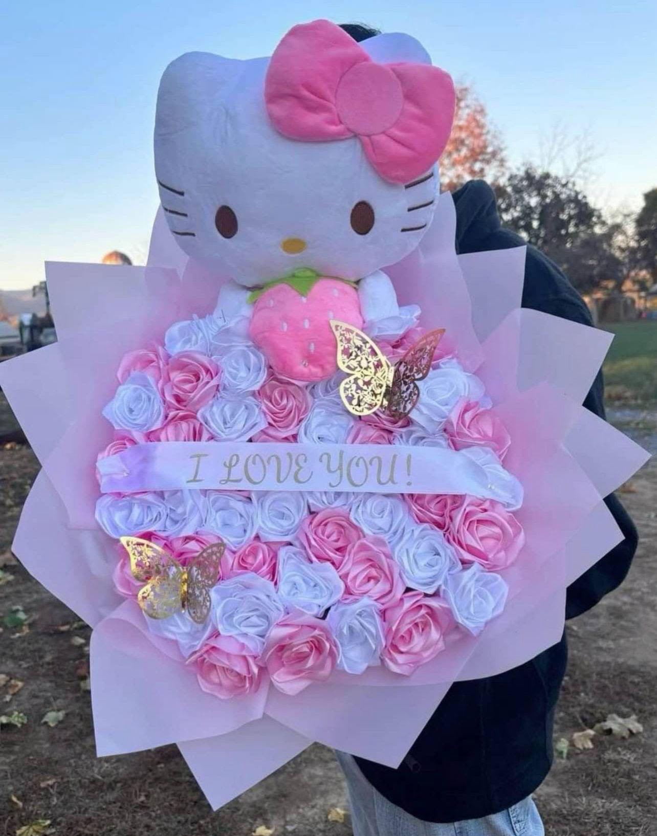 Ramo de rosas eternas. - Mini ramo de rosas blancas y rosas elaboradas  a mano, con peluche de hello kitty, mariposas artificiales y liston, pedir con 4 dias de anticipacion.