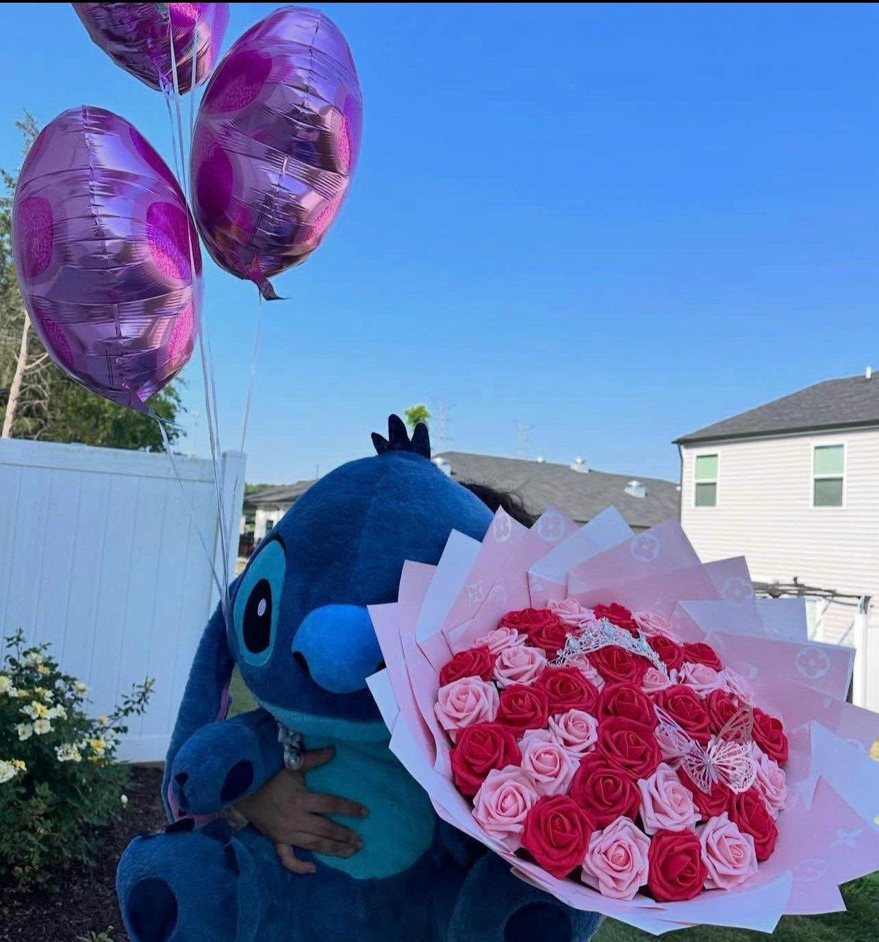 Ramo de rosas eternas y stich - Ramos de rosas eternas elaboradas en color rojo y rosita, con peluche de stich y globos, pedir con 4 dias de anticipacion.