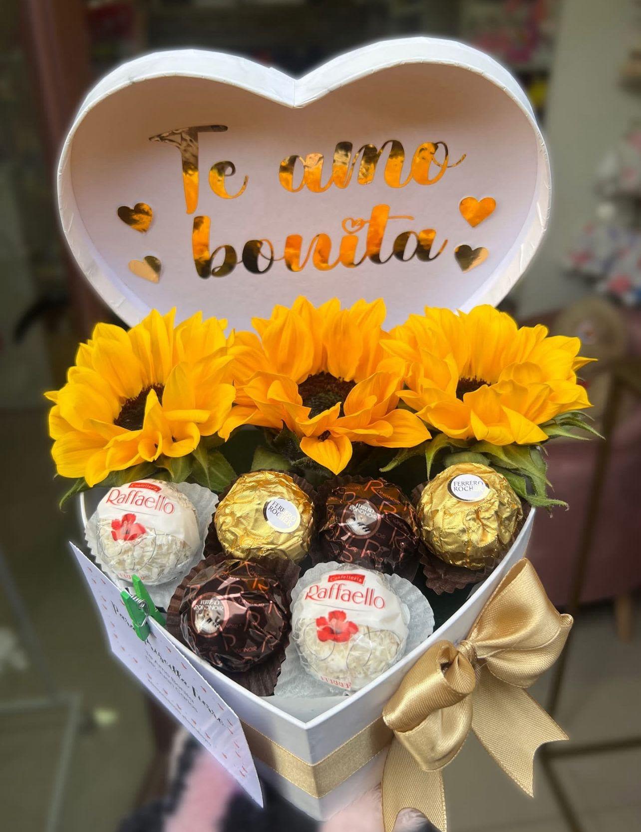 Cajita con girasoles y chocolates - Cajita sorpresa elaborada con girasoles y chocolates ferrero.