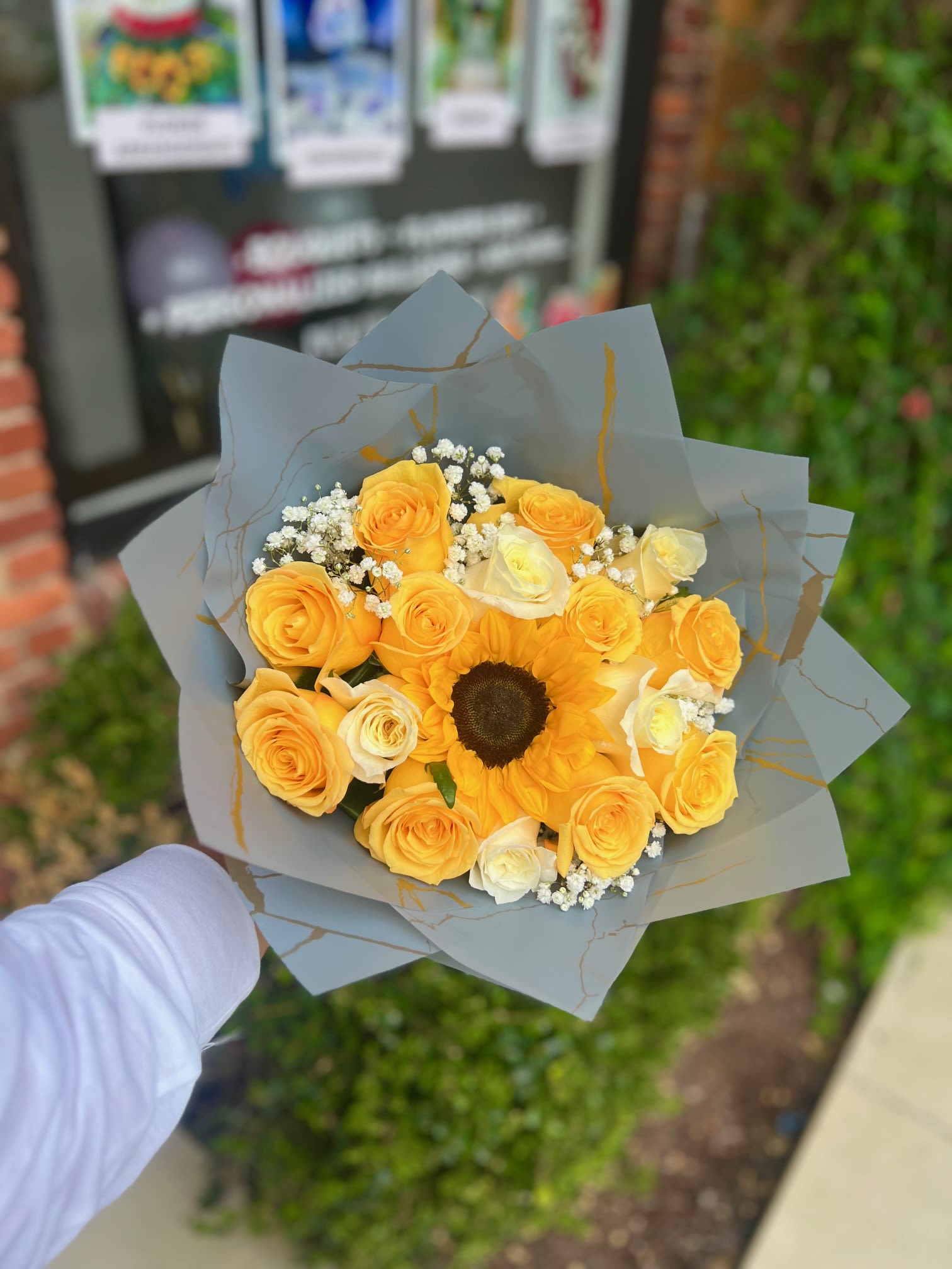 Yellow bouquet  - Roses and sunflowers 