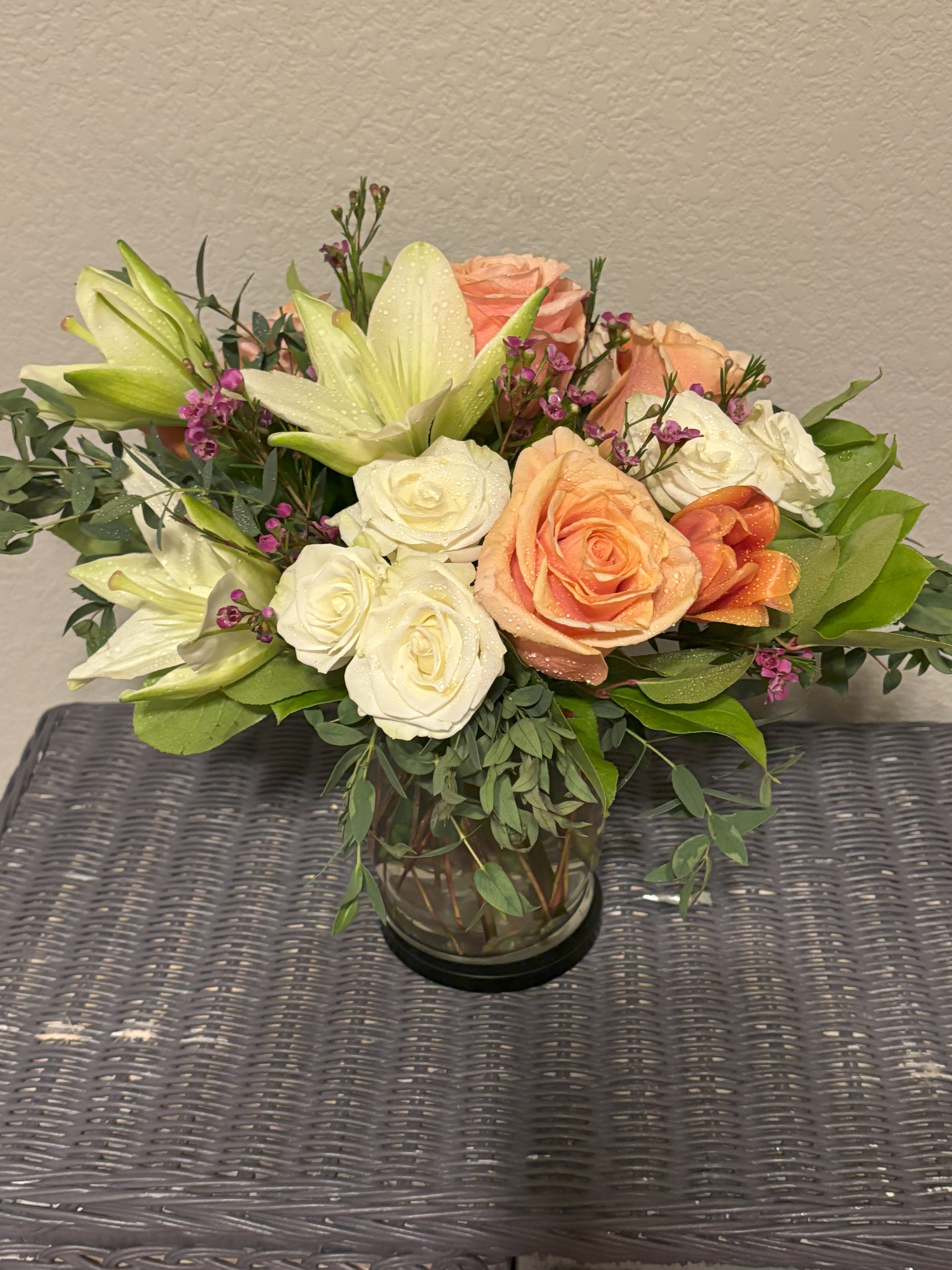Peaches and Creme Peaches and Creme - This soft and elegant arrangement is the perfect way to express your sentiments, whether it be to your spouse, or your grandma. Its the perfect gift for any occasion.