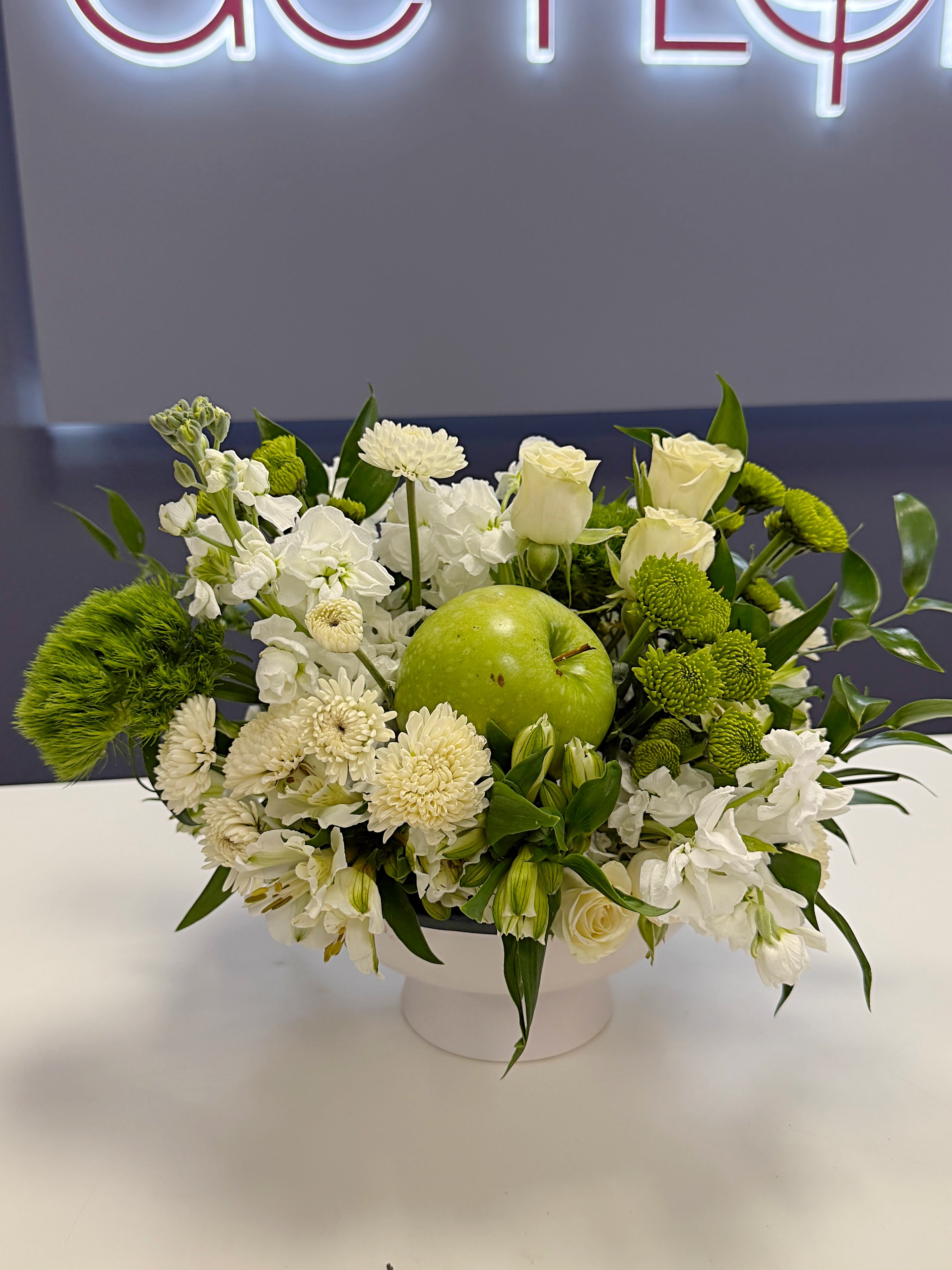 “Green Apple Blessing” Arrangement  - A modern and meaningful centerpiece created for Rosh Hashanah, bringing together the freshness of nature and the sweetness of holiday traditions.