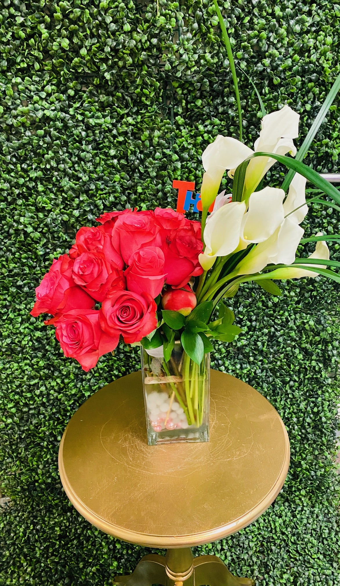 Lucky Lady with FREE Bouquet Luxe Wrap - Lucky Lady combines the sweet smell of fresh-picked Roses with the majestic essence of Calla Lilies to render the perfect pairing. Great for any occasion.