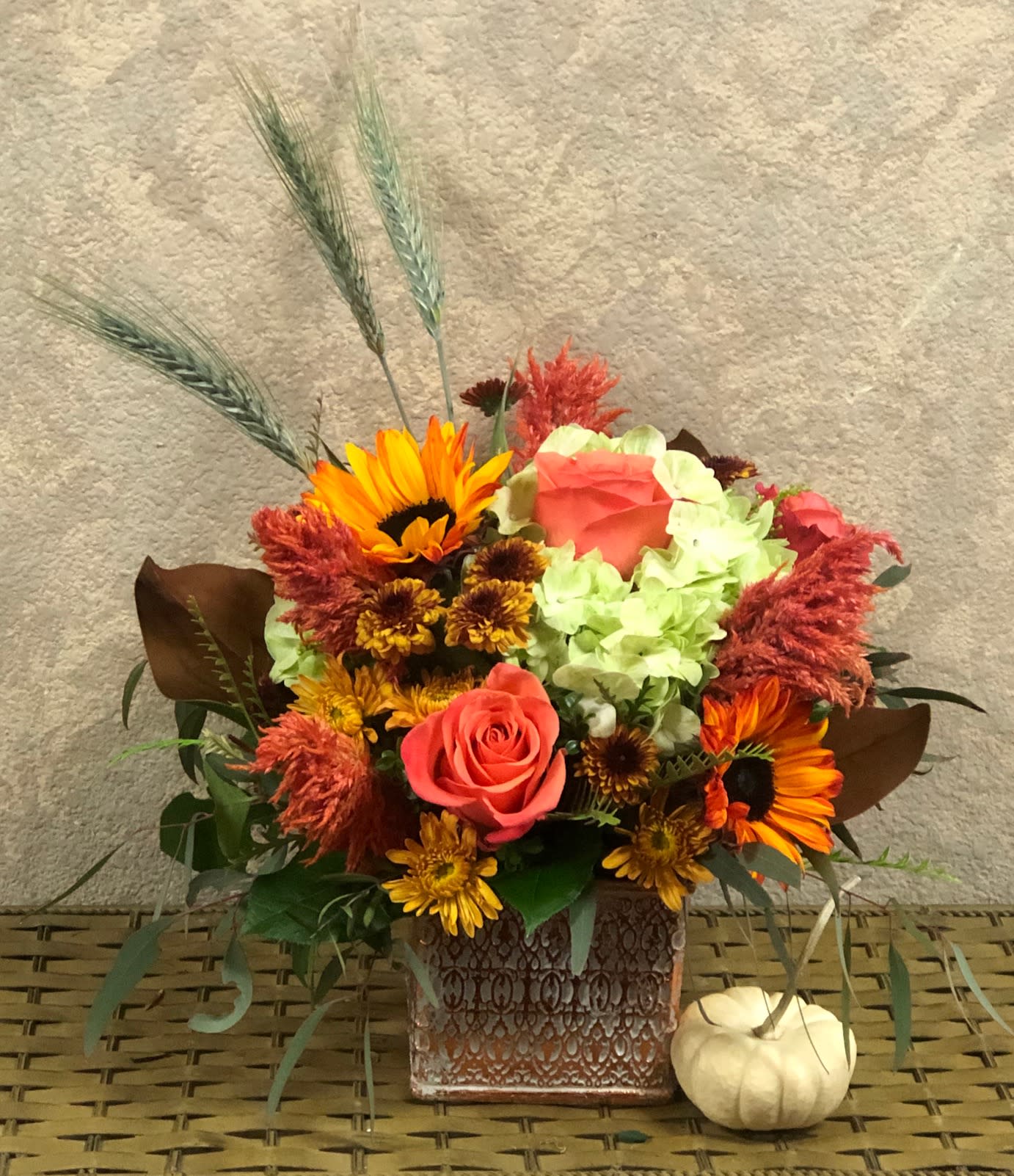Coming Home to Autumn Coming Home to Autumn - Type of Flowers: Sunflower, Cushion, Scabiosa, ,Magnolia leaves, Wheat