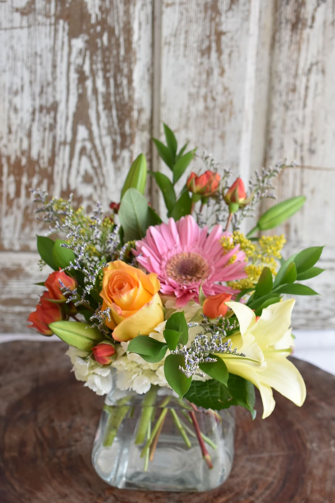 Pastel nosegay - A sweet compact nosegay filled with a mix of vibrant and soft colors. Perfect for any occasion!