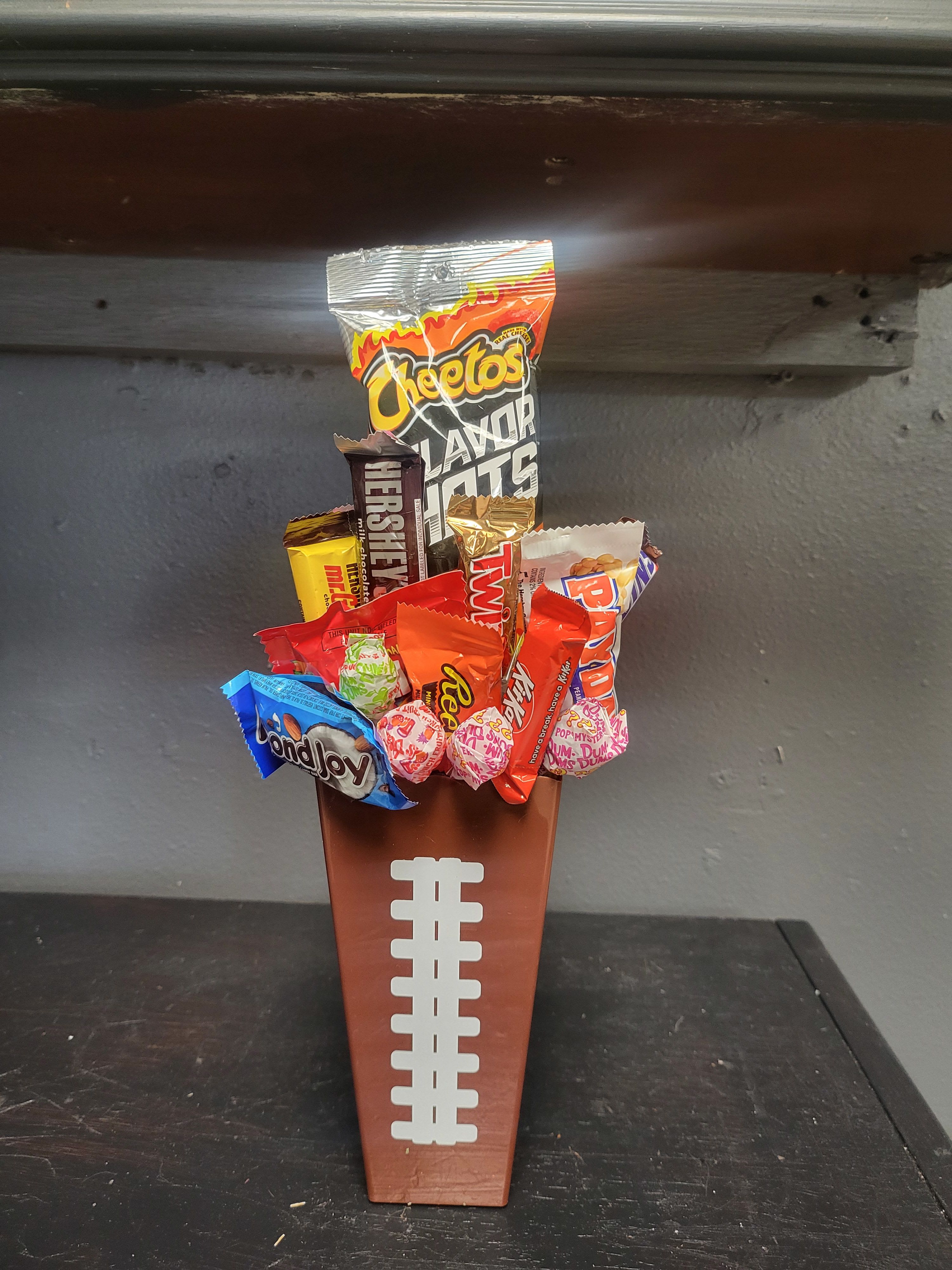 Friday Night Lights Candy Bouquet by Katherine's Flowers Friday Night Lights Candy Bouquet by Katherine's Flowers - Friday Night Lights Candy Bouquet is a great way to celebrate our Boys of Fall and show our local school spirit, also a nice Birthday Gift for that Football Lover Deliver Daily