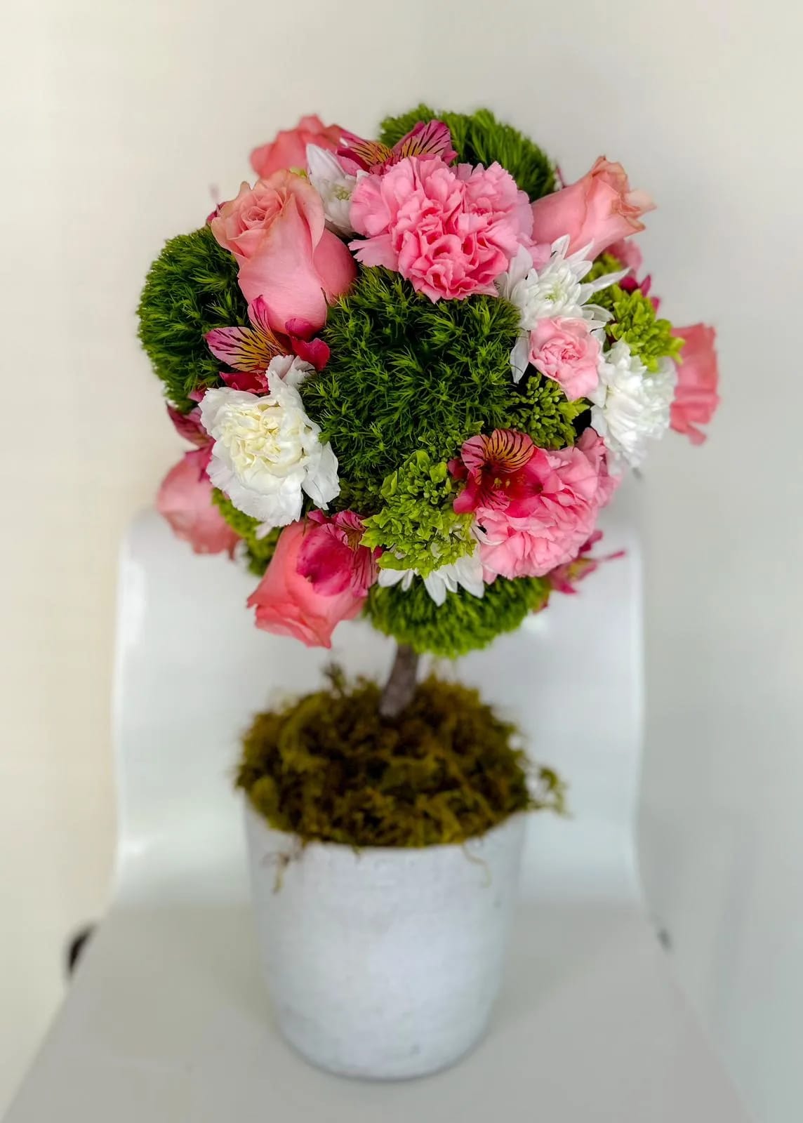 Topiary Rossie - &quot;PLACE YOUR ORDER AT LEAST 2 DAYS PRIOR TO THE DELIVERY DATE”  These flower trees will make anyone fall in love. Each one is unique. All Occasions. Size: 6&quot; in diameter of the topiary. Ceramic Pot. Check our coverage area.  Occasionally, flowers and/or container substitutions occur due to weather, seasonality, and market conditions, which may affect availability. If this is the case with the gift you’ve selected, we will ensure that the style, theme, and color scheme of your arrangement are preserved and will only substitute items of equal value or higher value 