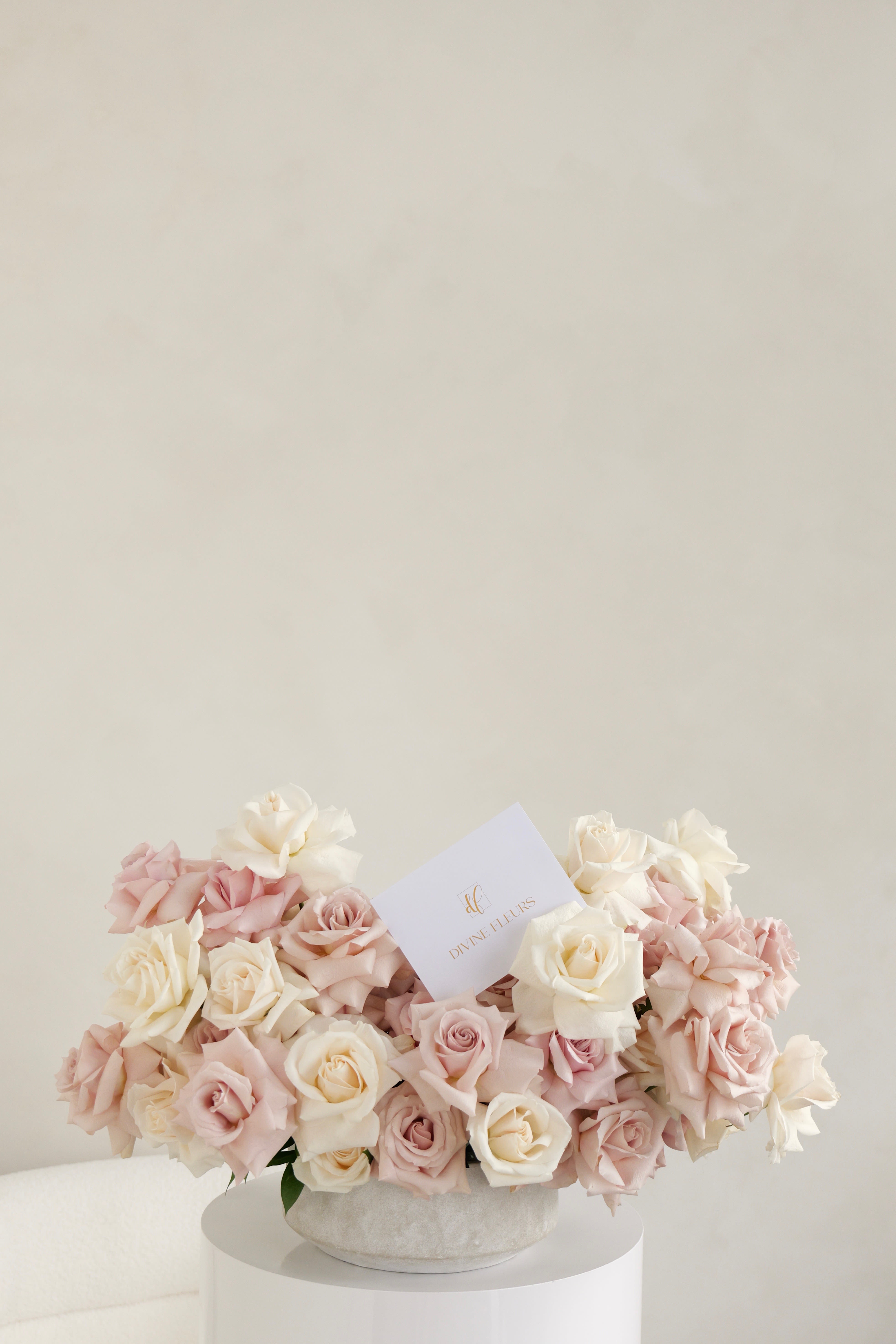 Chloé - A soft blend of nude and ivory roses arranged in a modern ceramic vase. Elegant, timeless, and perfect for any occasion.