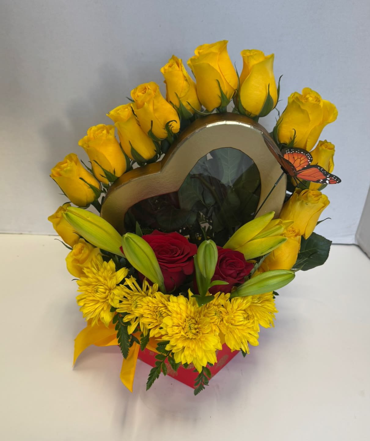 Dawn of love - It suggests a new beginning or a radiant feeling. Giving yellow flowers symbolizes many things, and here's a direct and elegant way to celebrate Yellow Day.