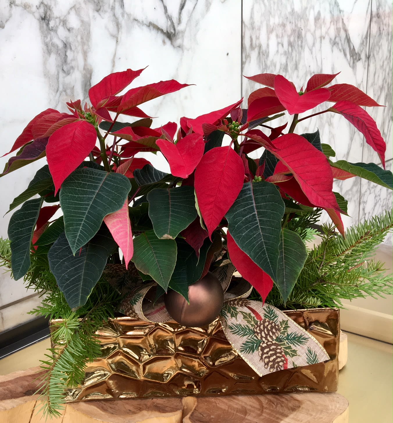 Poinsettia - This Beautiful Poinsettia arrangement  adds a pop color for your holiday decoration. Perfect for Christmas holiday home decorating, floral arrangement, or as a tabletop centerpiece arrangement. 