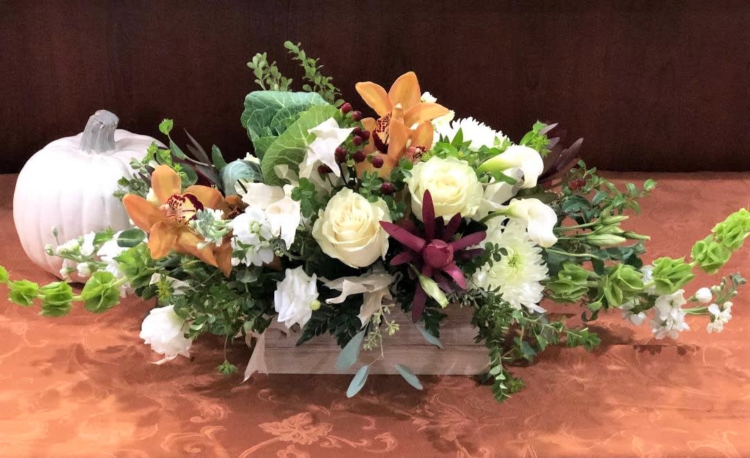 Contemporary Thanksgiving Centerpiece Contemporary Thanksgiving Centerpiece - Your guests are sure to love this contemporary version of the classic Thanksgiving Centerpiece.